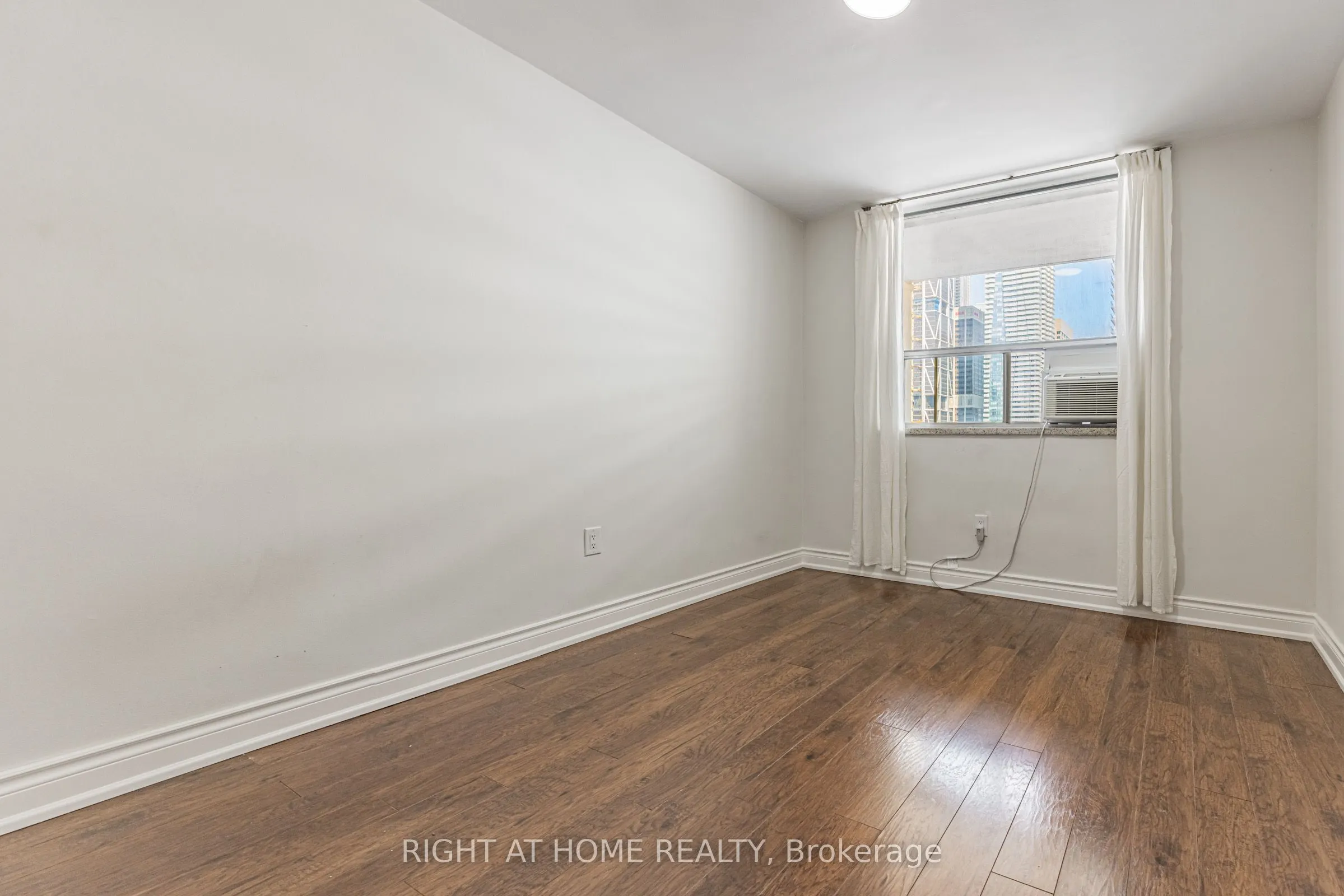 30 Gloucester Street, #2109