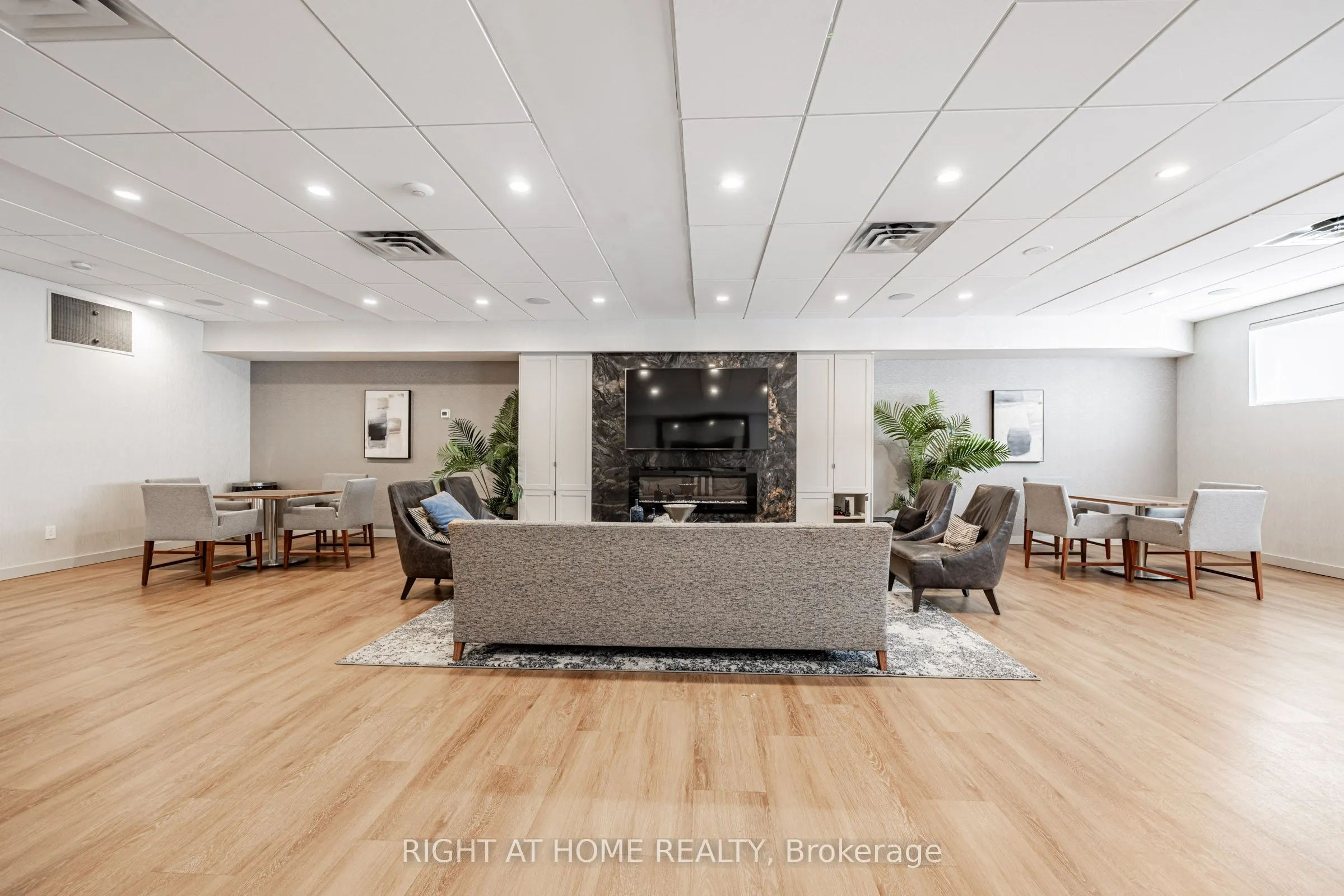 30 Gloucester Street, #2109