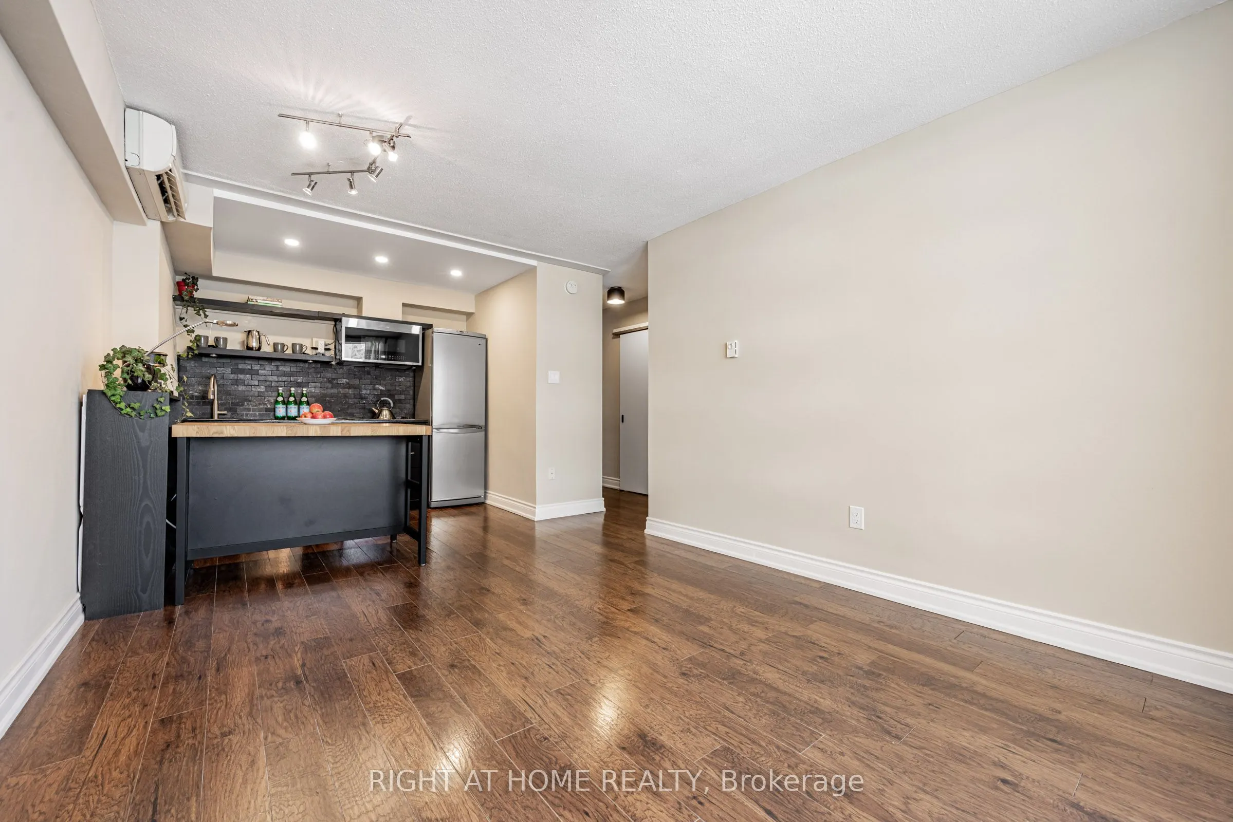 30 Gloucester Street, #2109