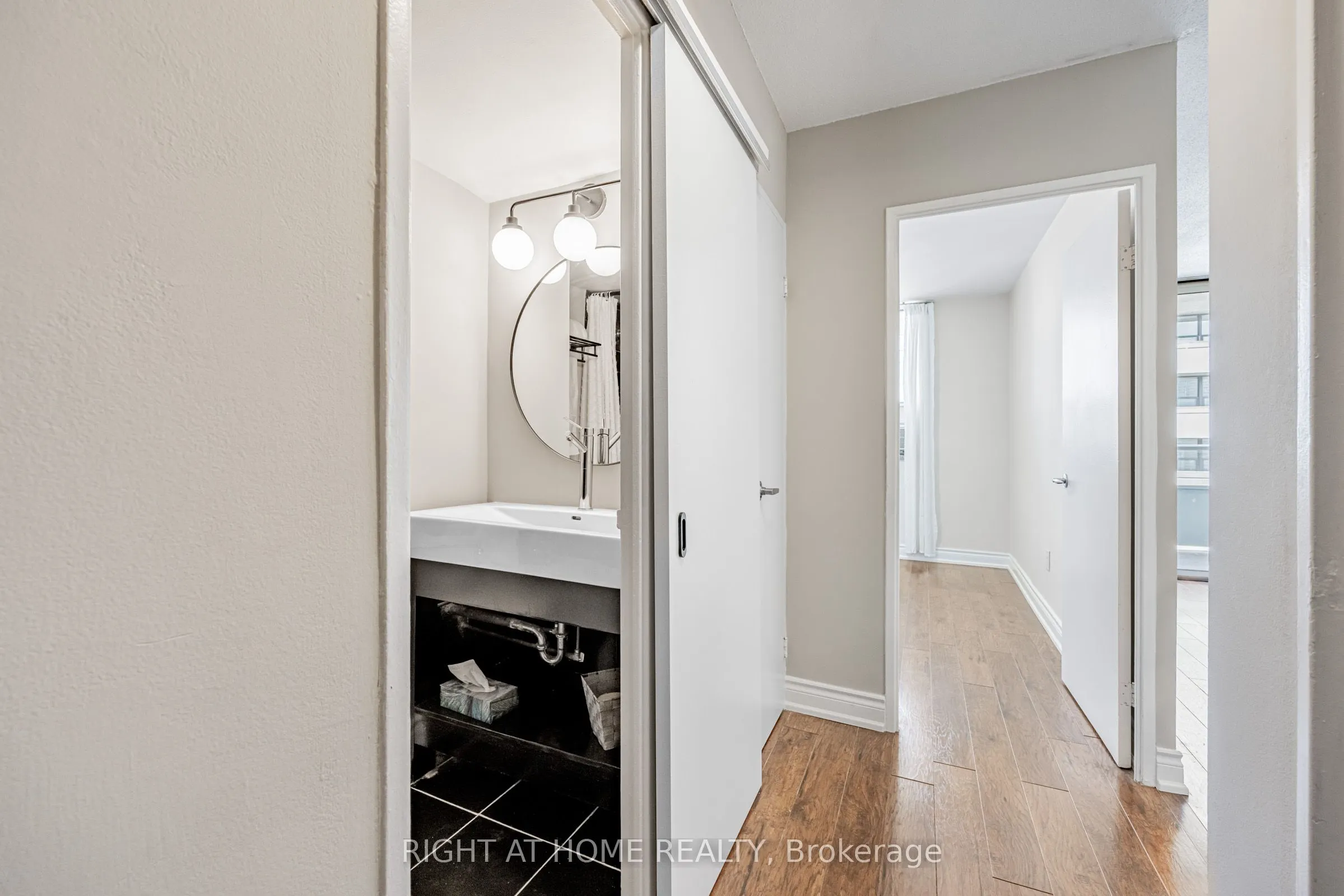 30 Gloucester Street, #2109