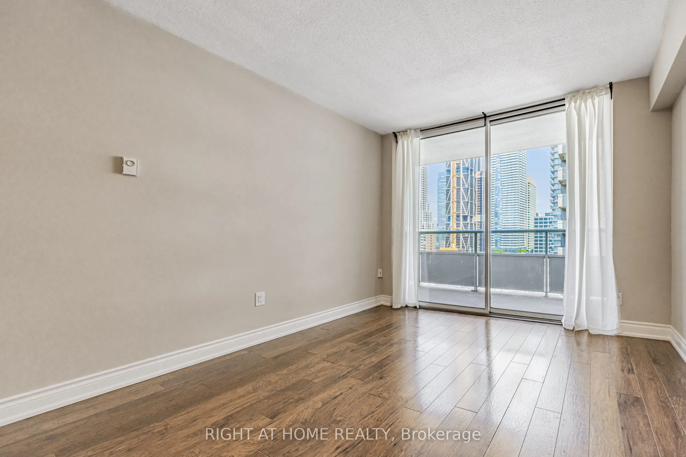 30 Gloucester Street, #2109
