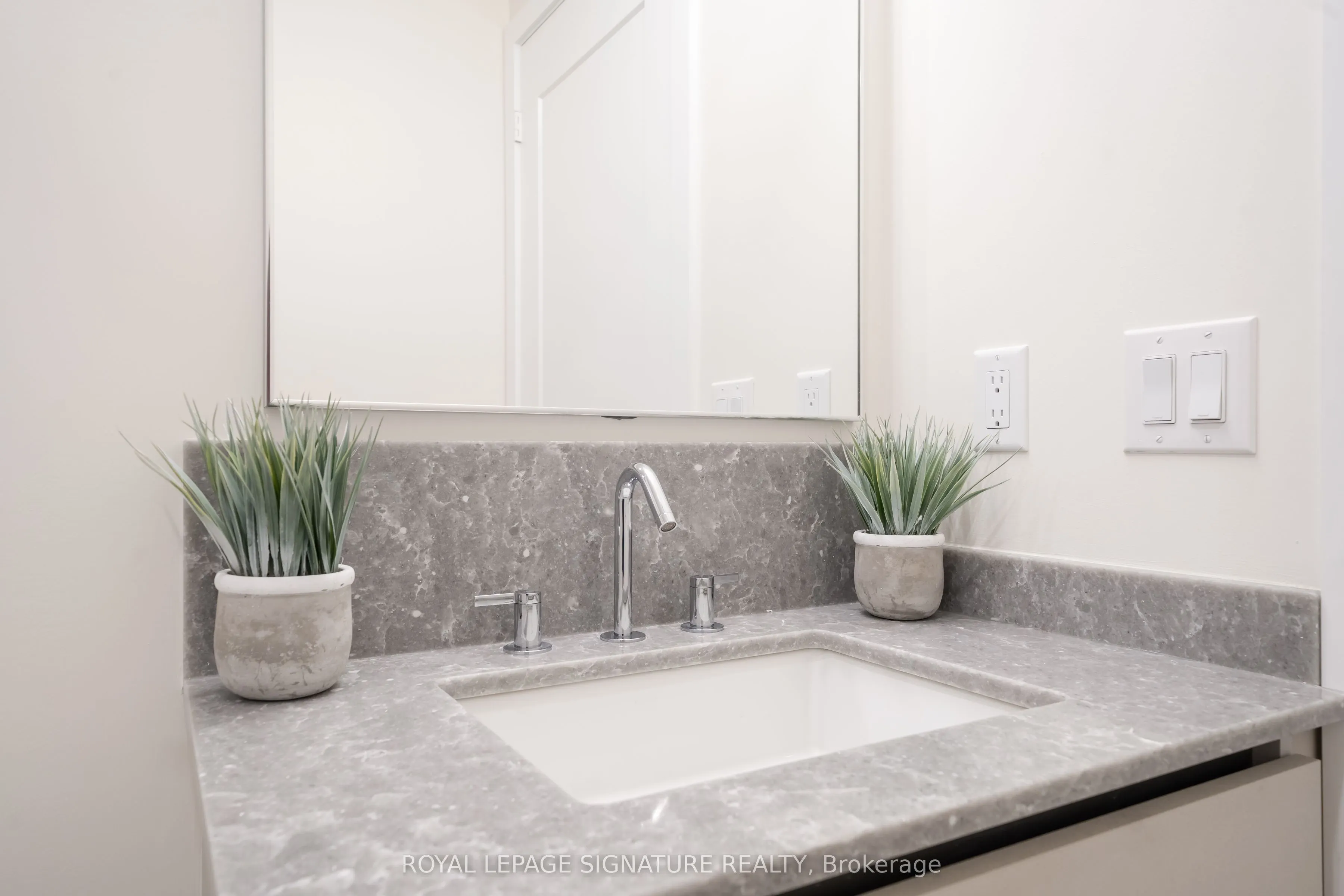 28 Freeland Street, #5402