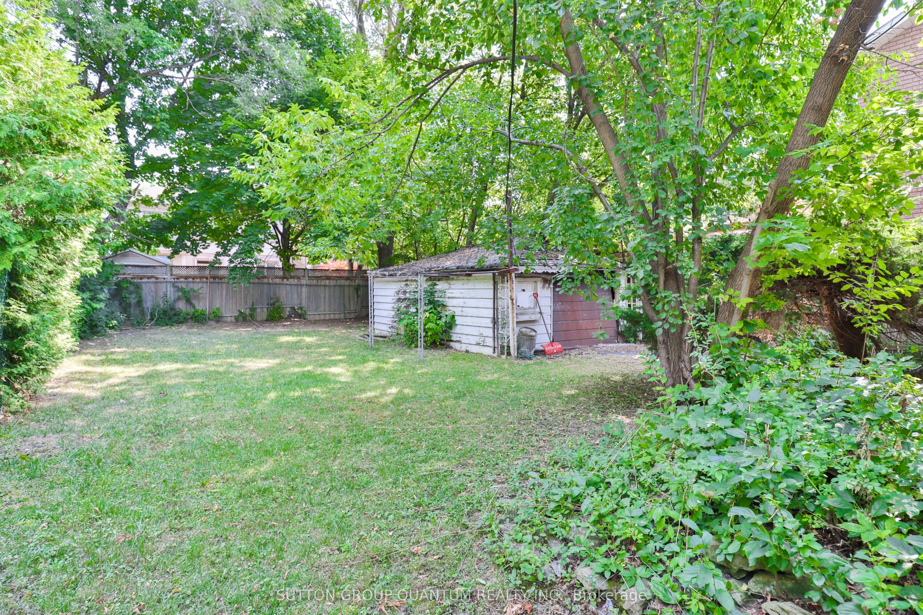 11 Collinson Boulevard N