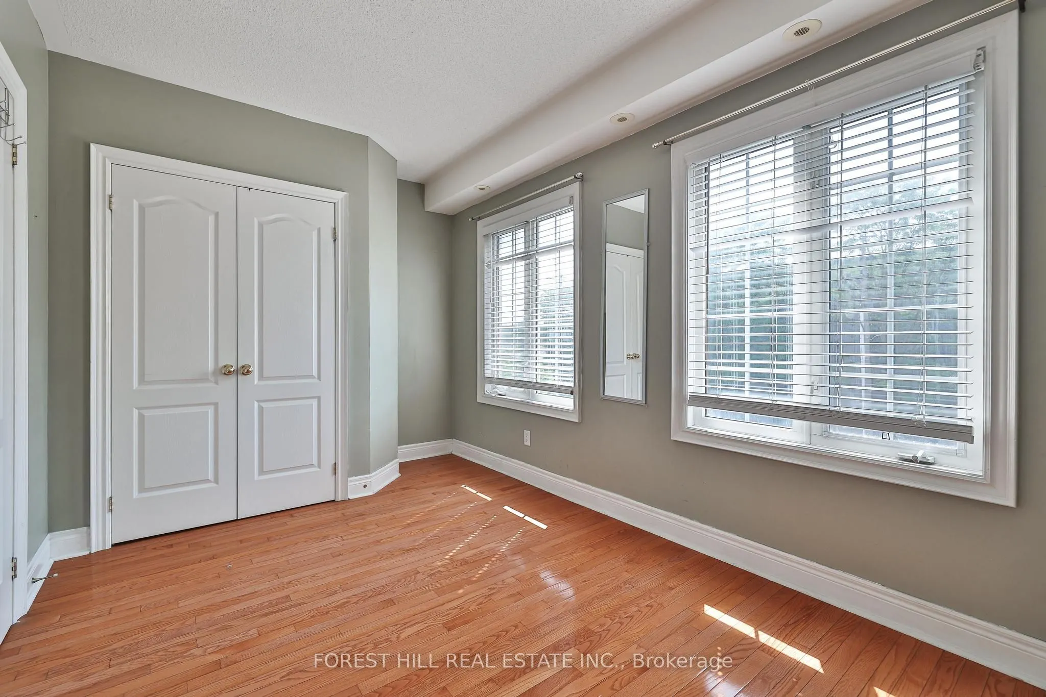 1376 Eglinton Avenue W