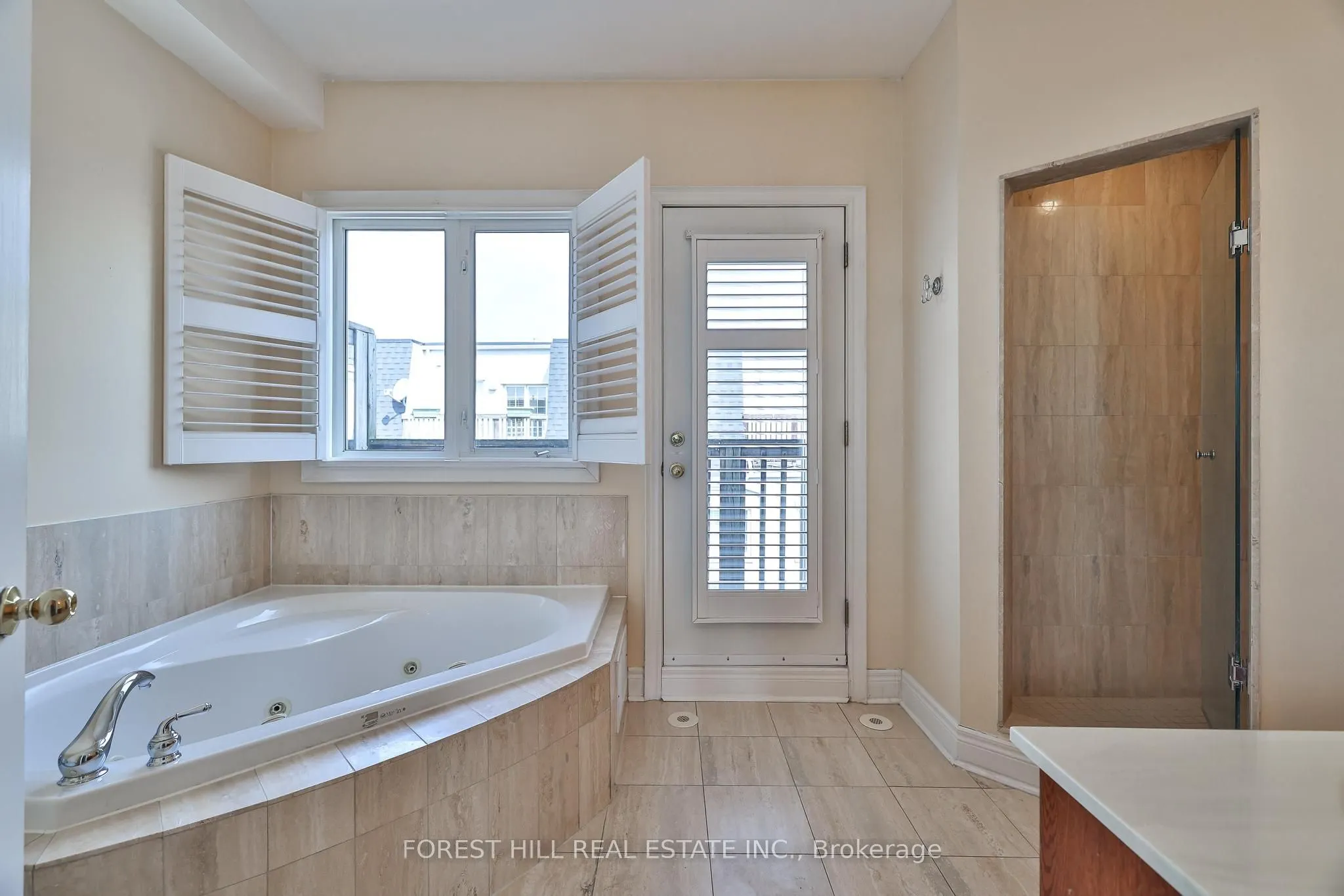 1376 Eglinton Avenue W
