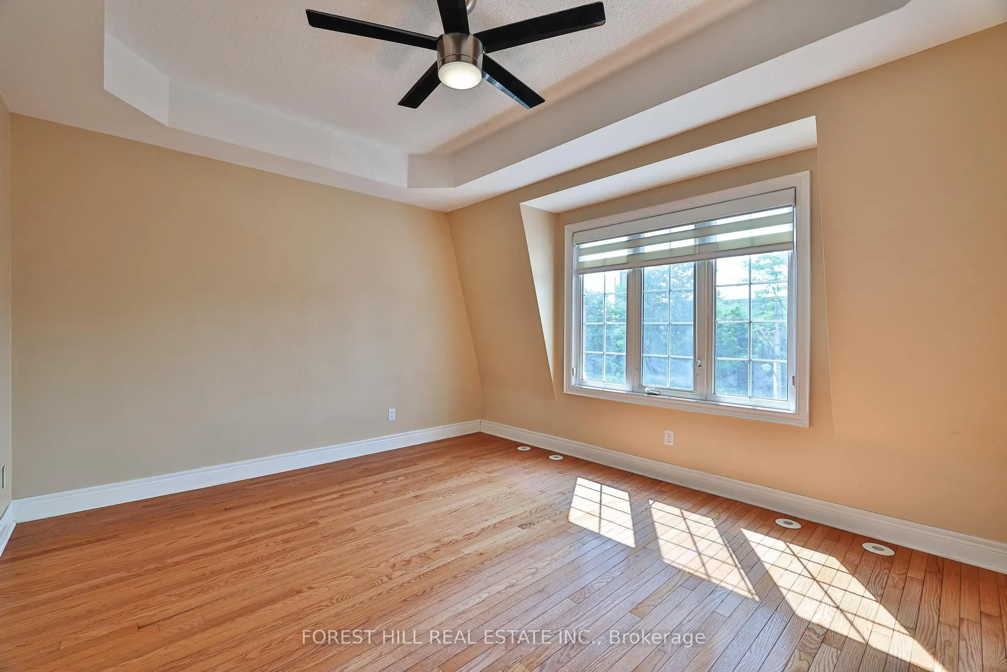 1376 Eglinton Avenue W