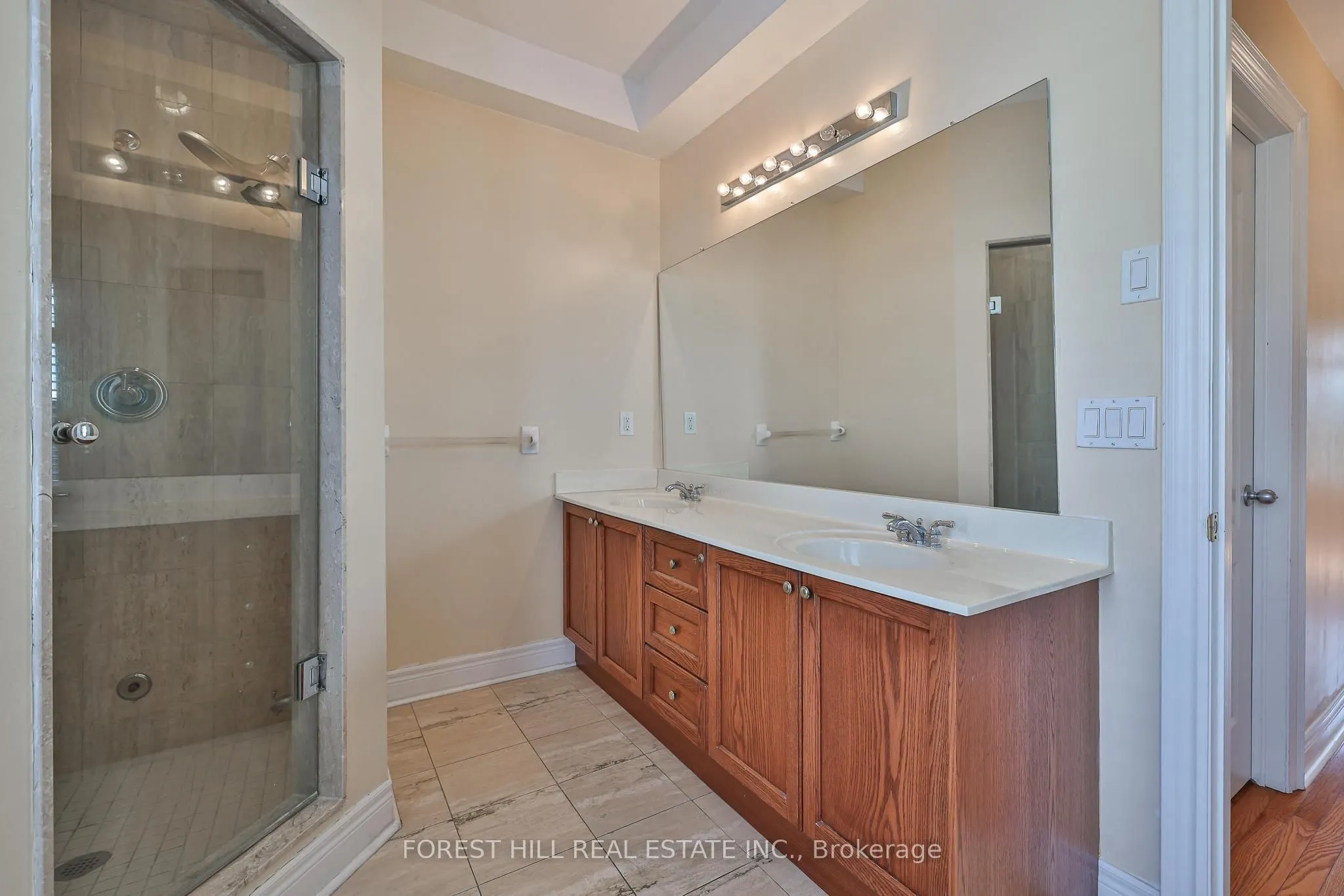 1376 Eglinton Avenue W