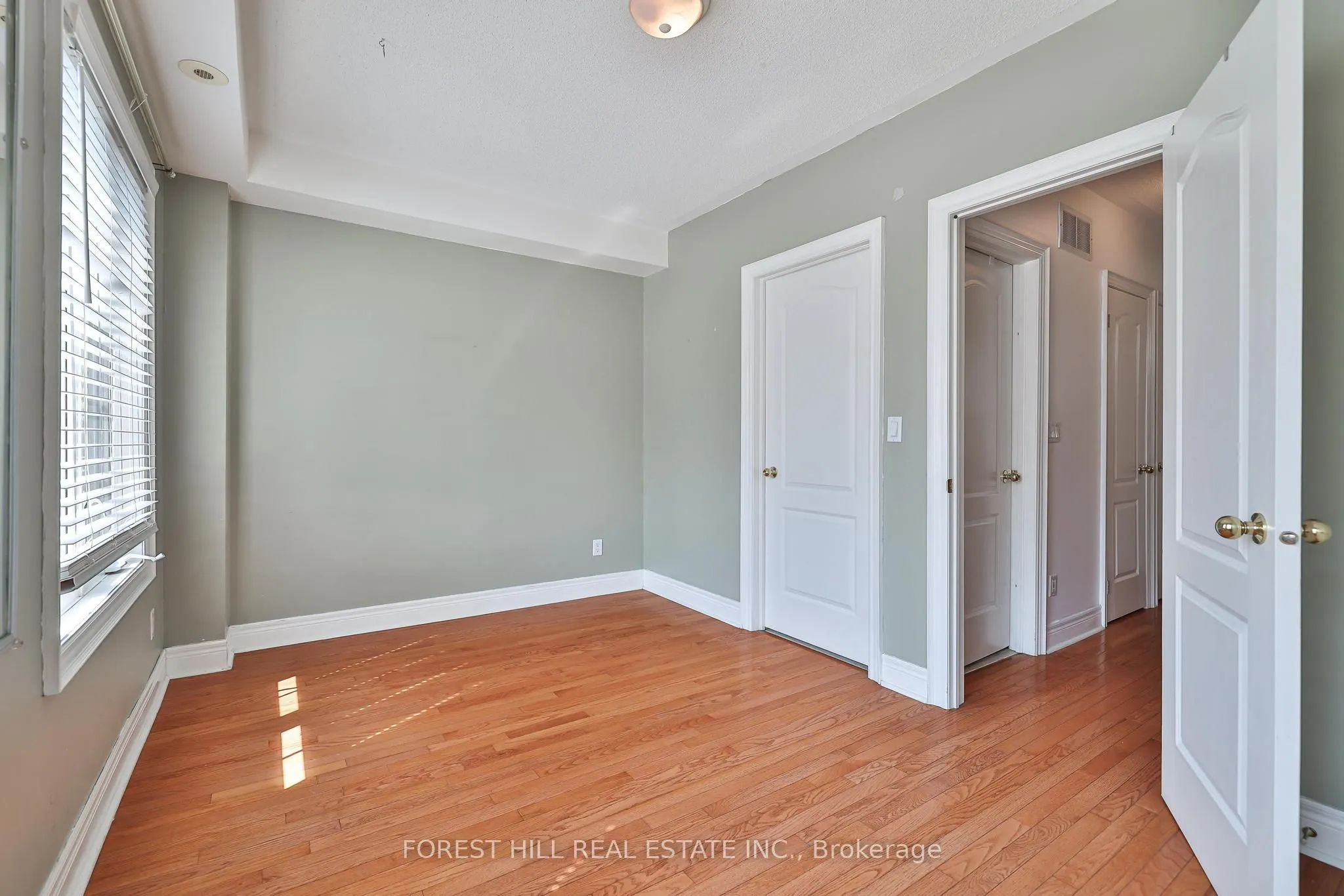 1376 Eglinton Avenue W