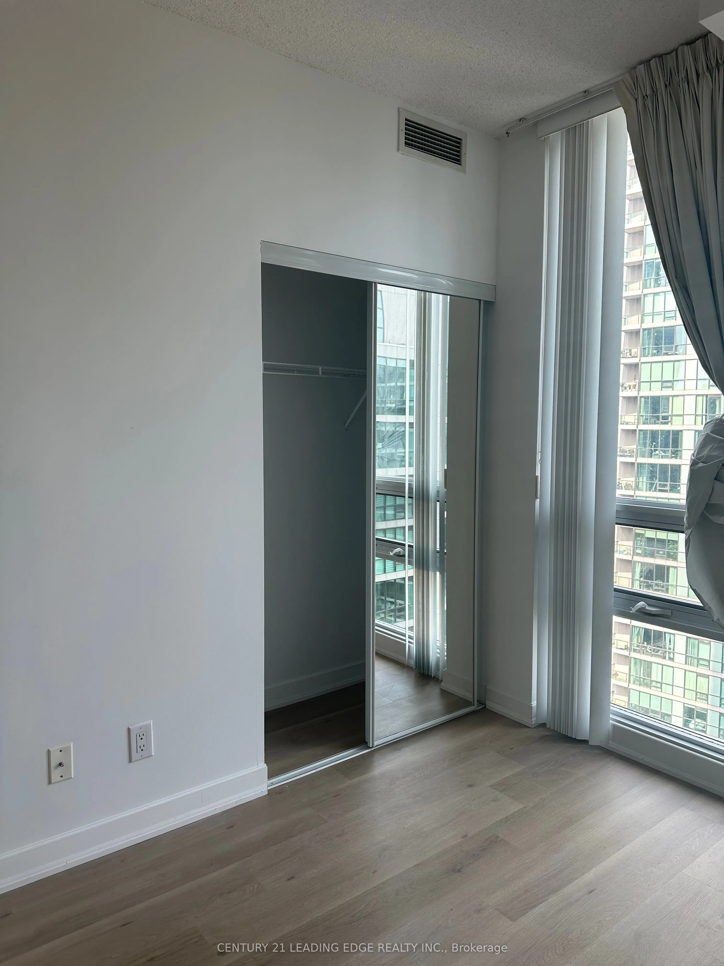 18 Harbour Street, #2807