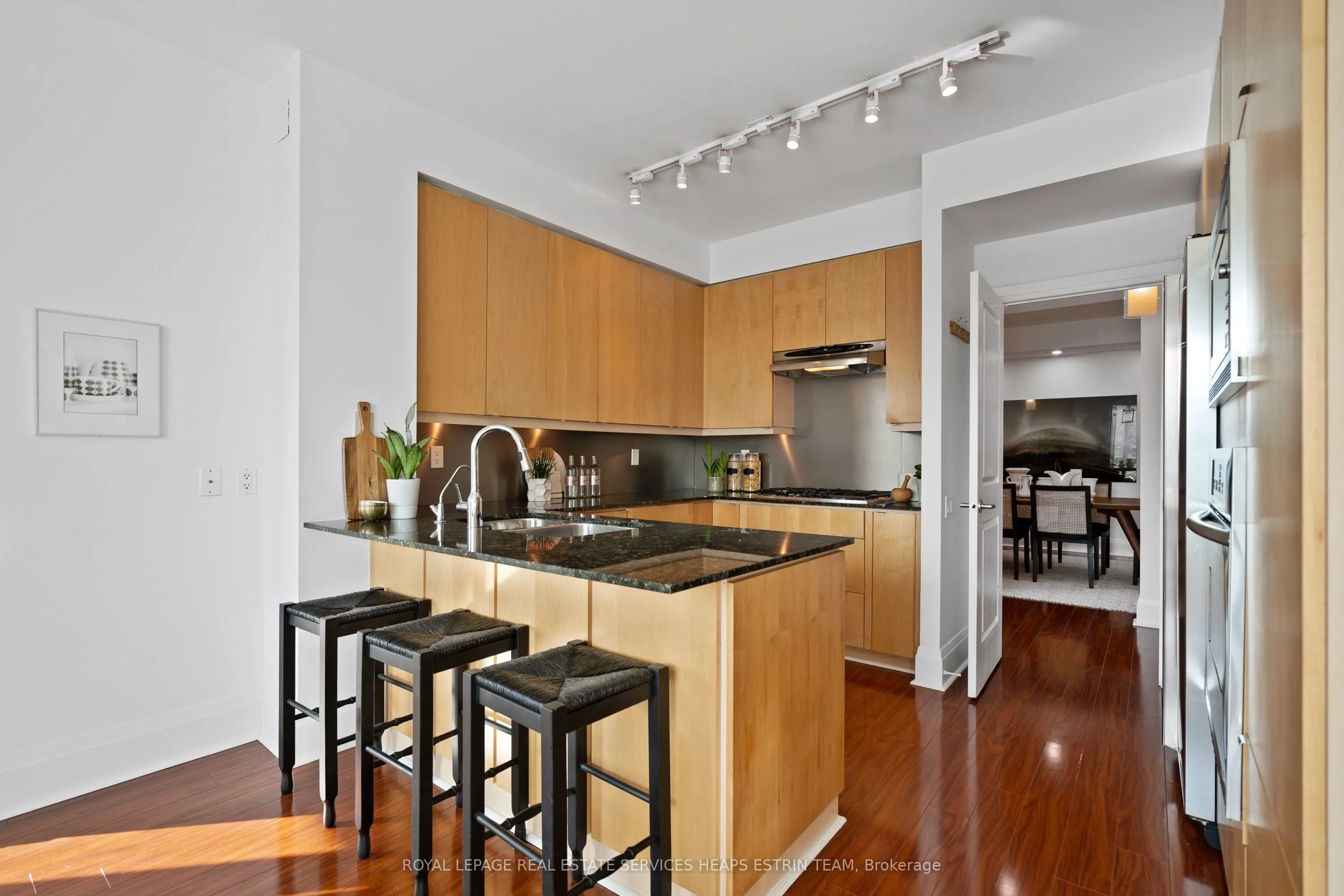 25 Scrivener Square, #709