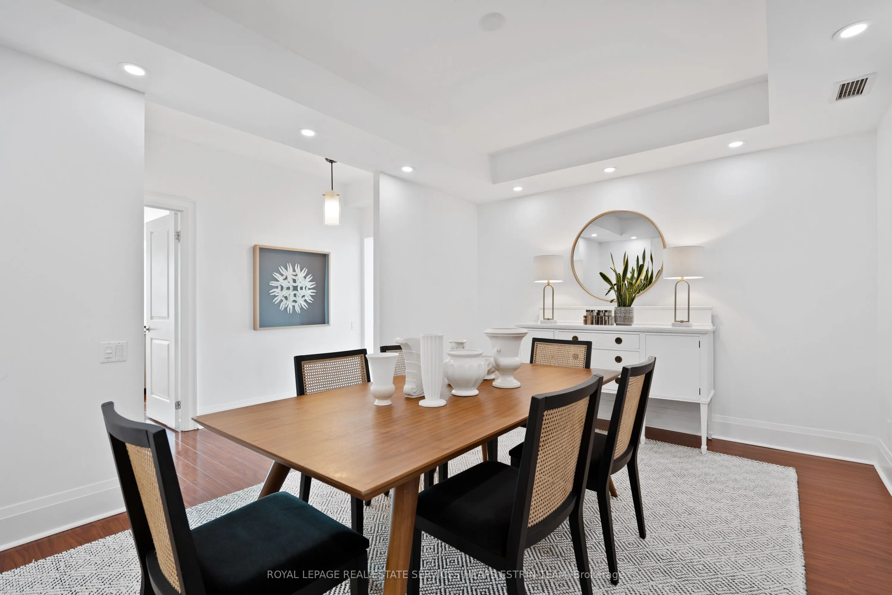25 Scrivener Square, #709