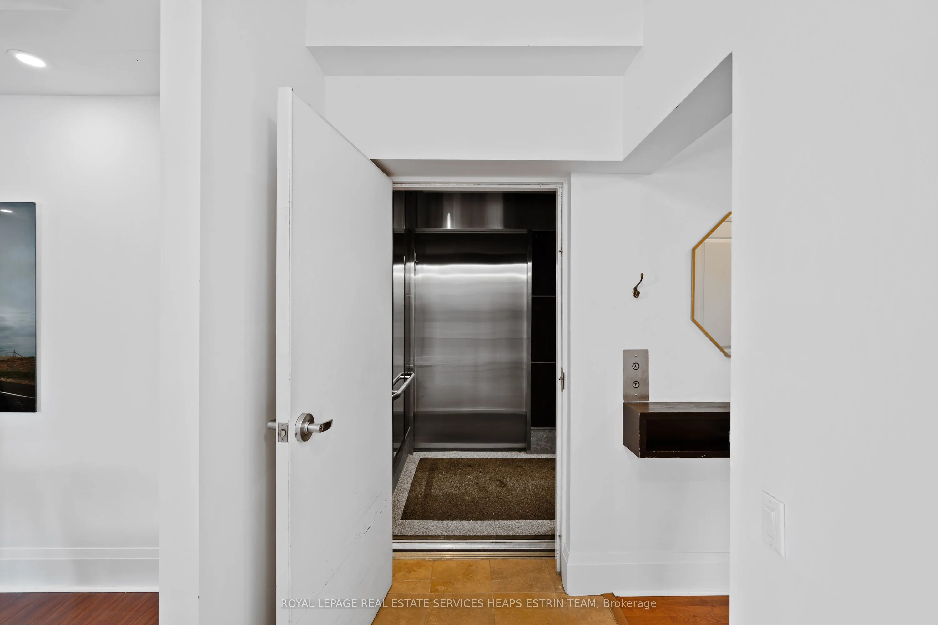 25 Scrivener Square, #709
