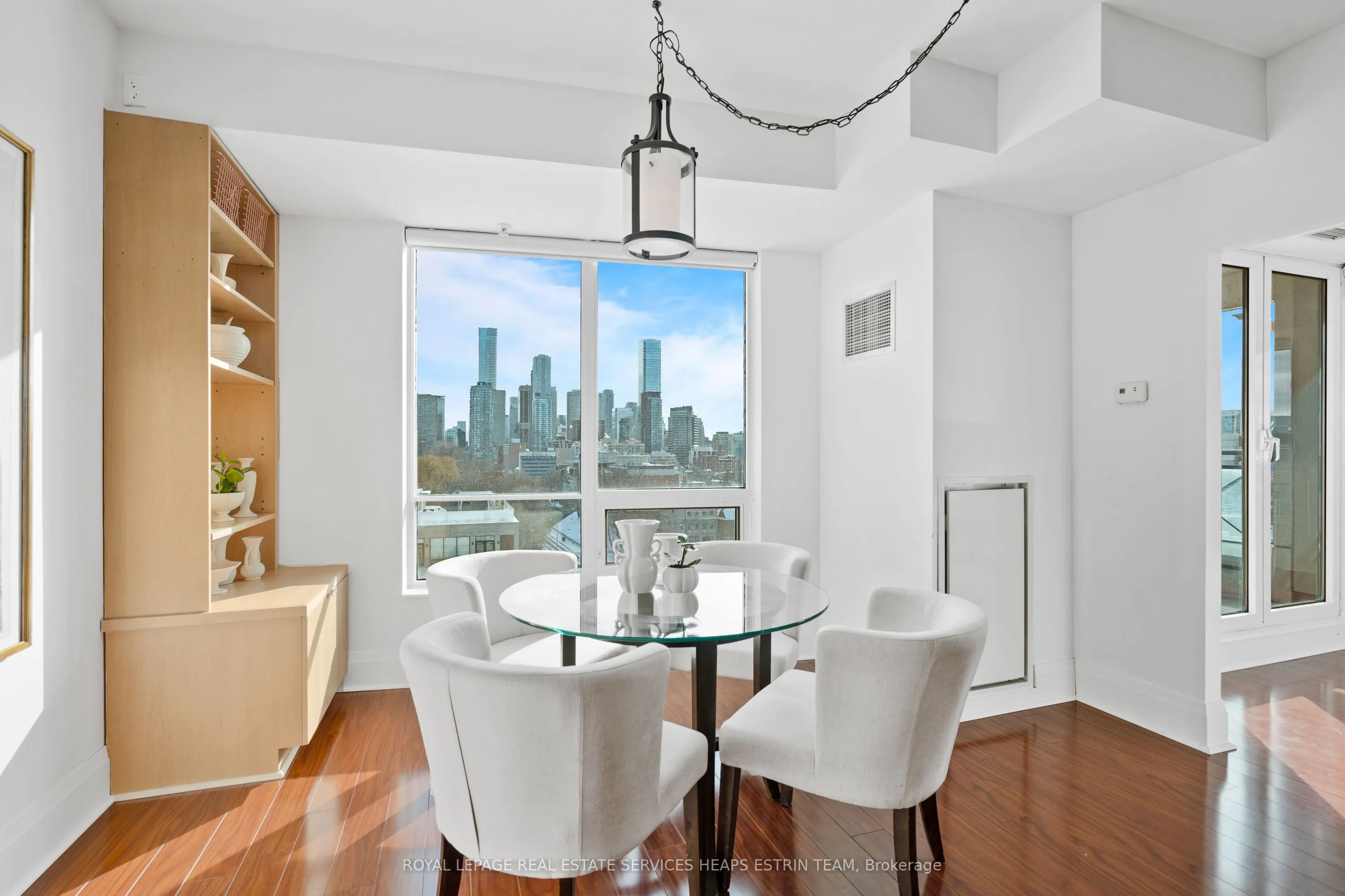 25 Scrivener Square, #709