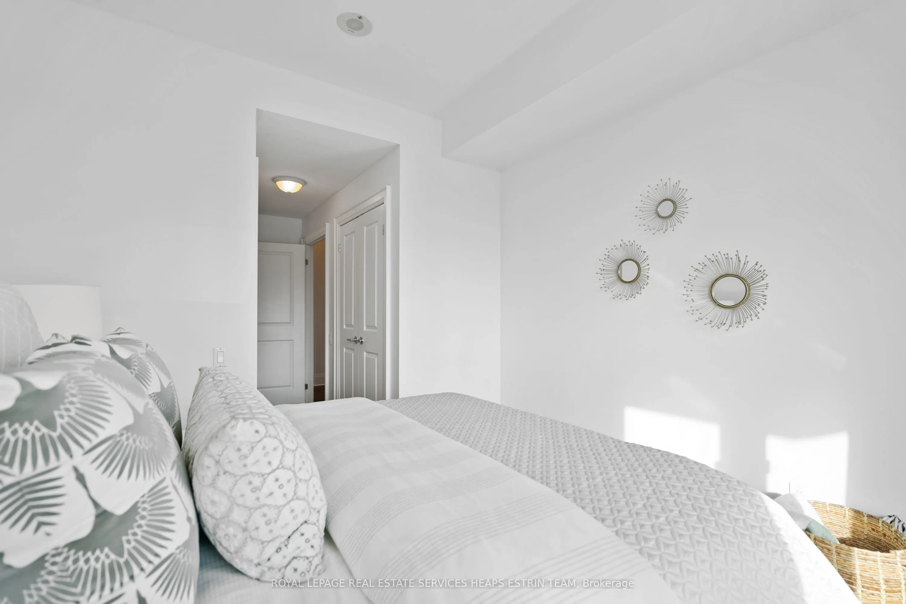 25 Scrivener Square, #709