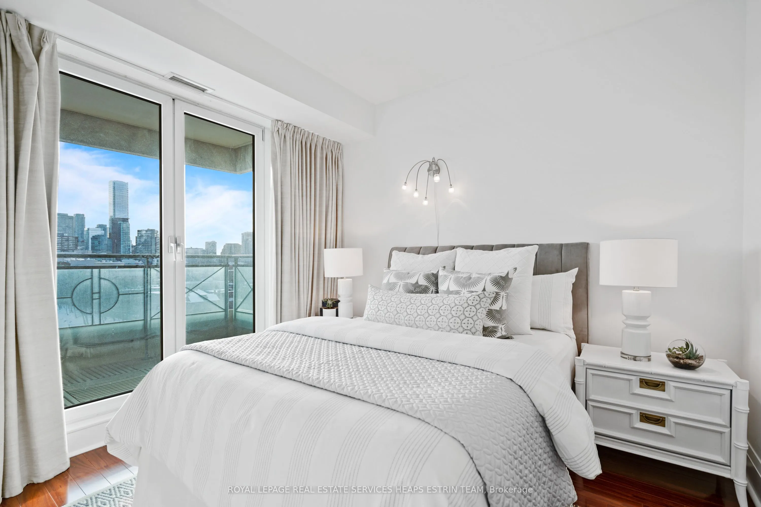 25 Scrivener Square, #709