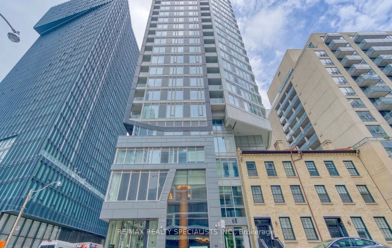 68 Shuter Street, #905