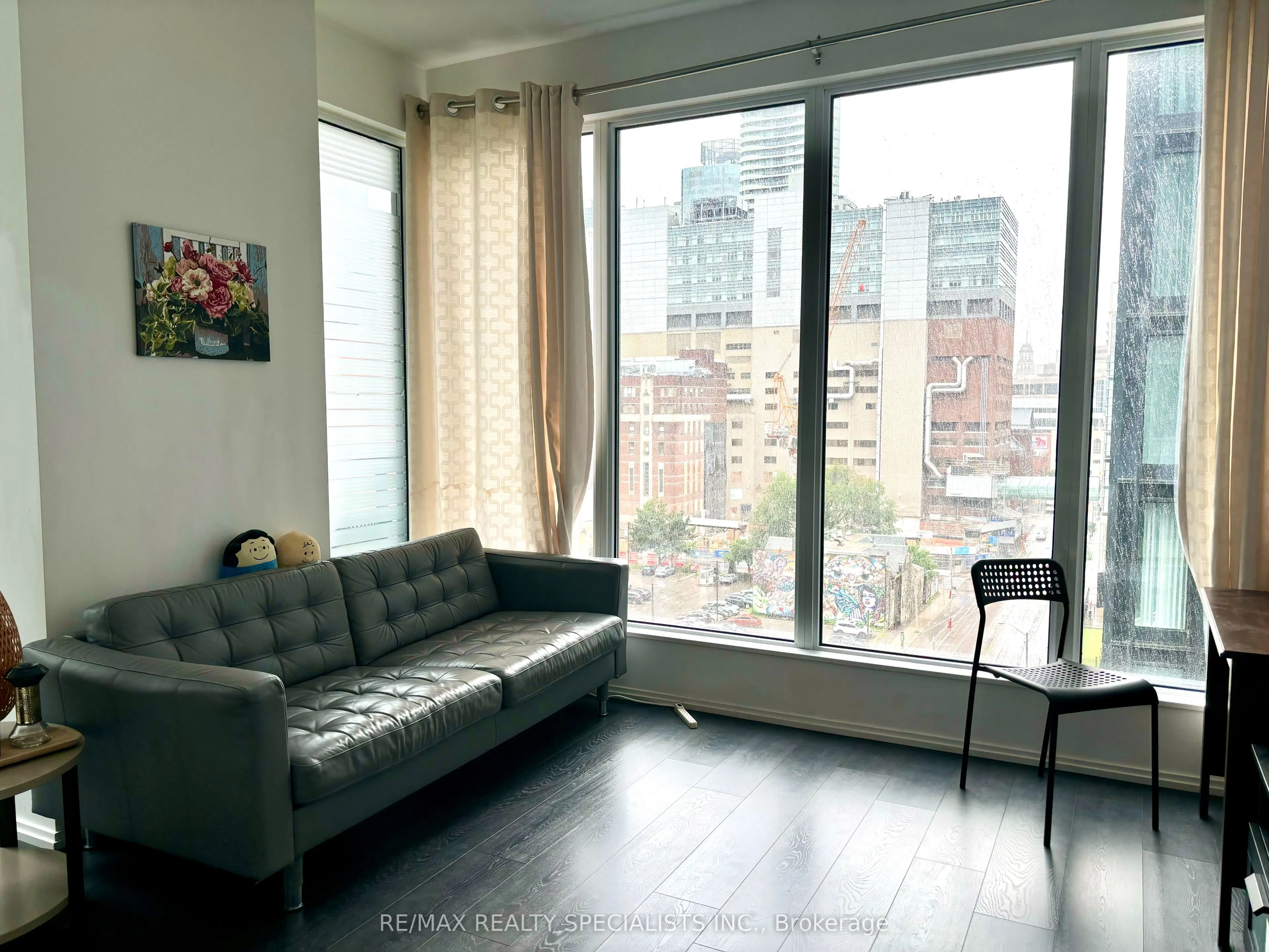 68 Shuter Street, #905