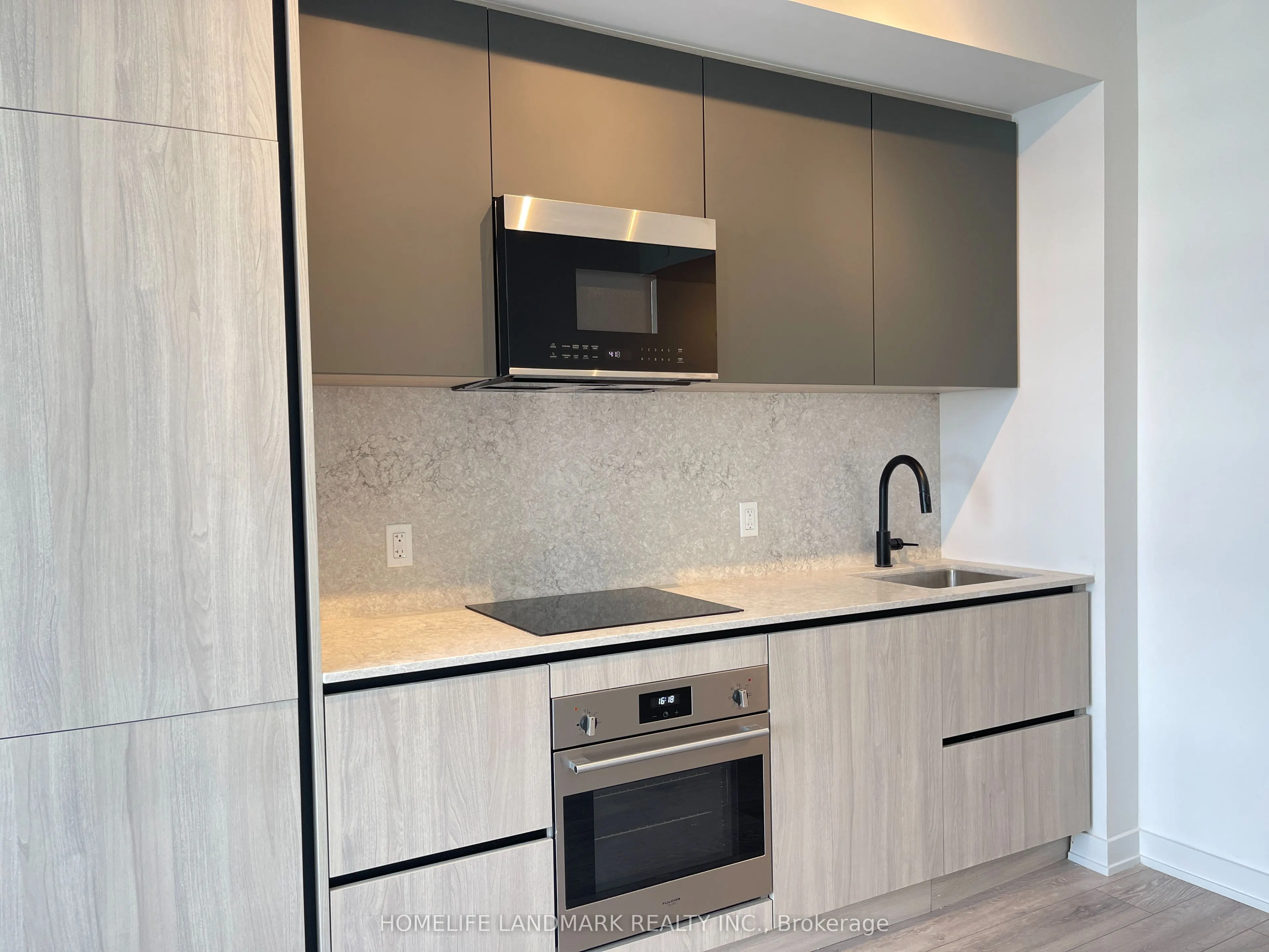 108 Peter Street, #5203