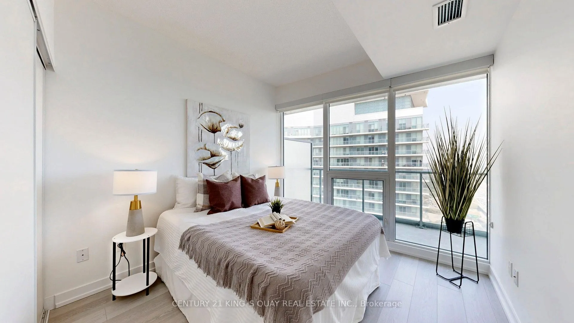 115 Mcmahon Drive, #3808