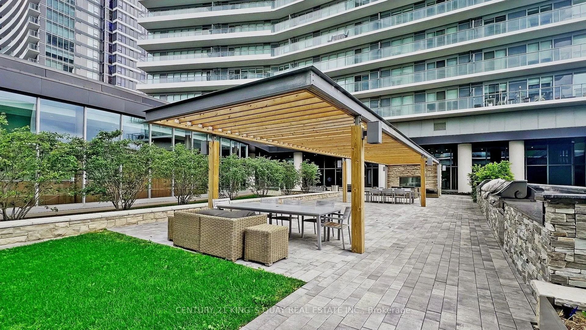 115 Mcmahon Drive, #3808