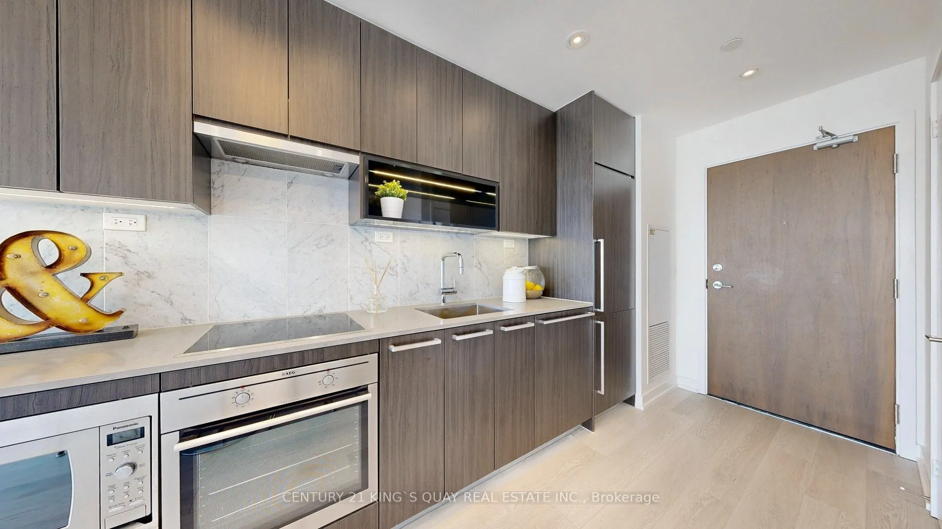 115 Mcmahon Drive, #3808
