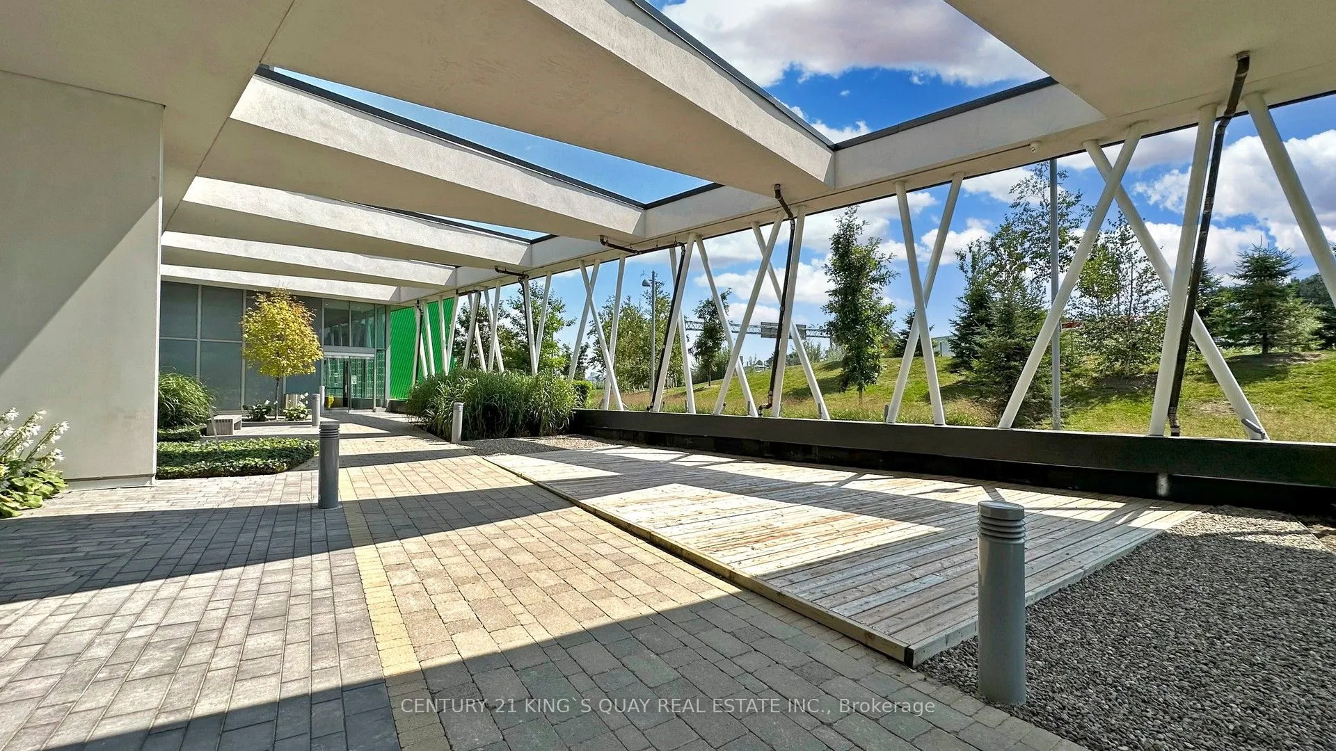 115 Mcmahon Drive, #3808