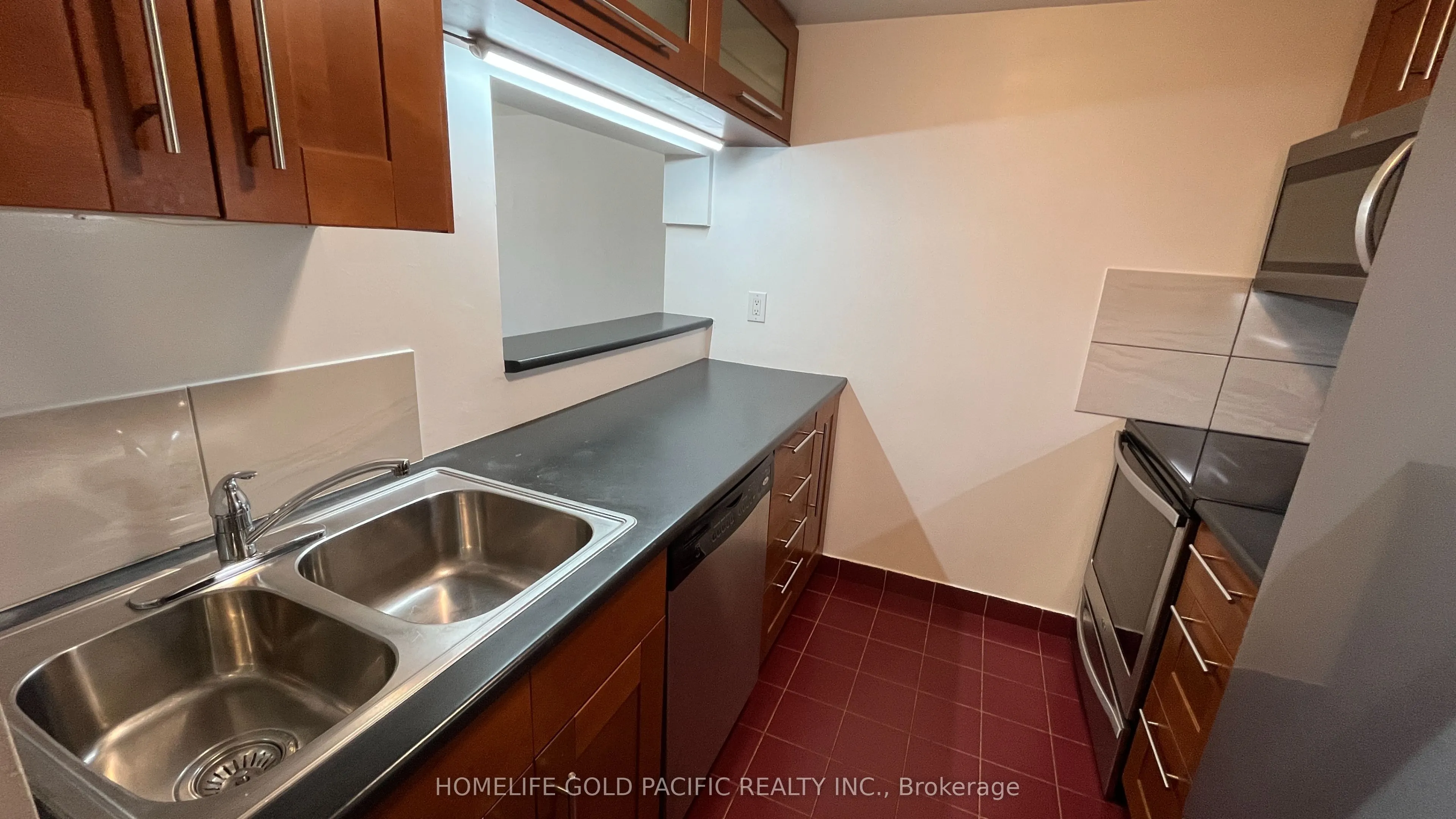 717 Bay Street, #803