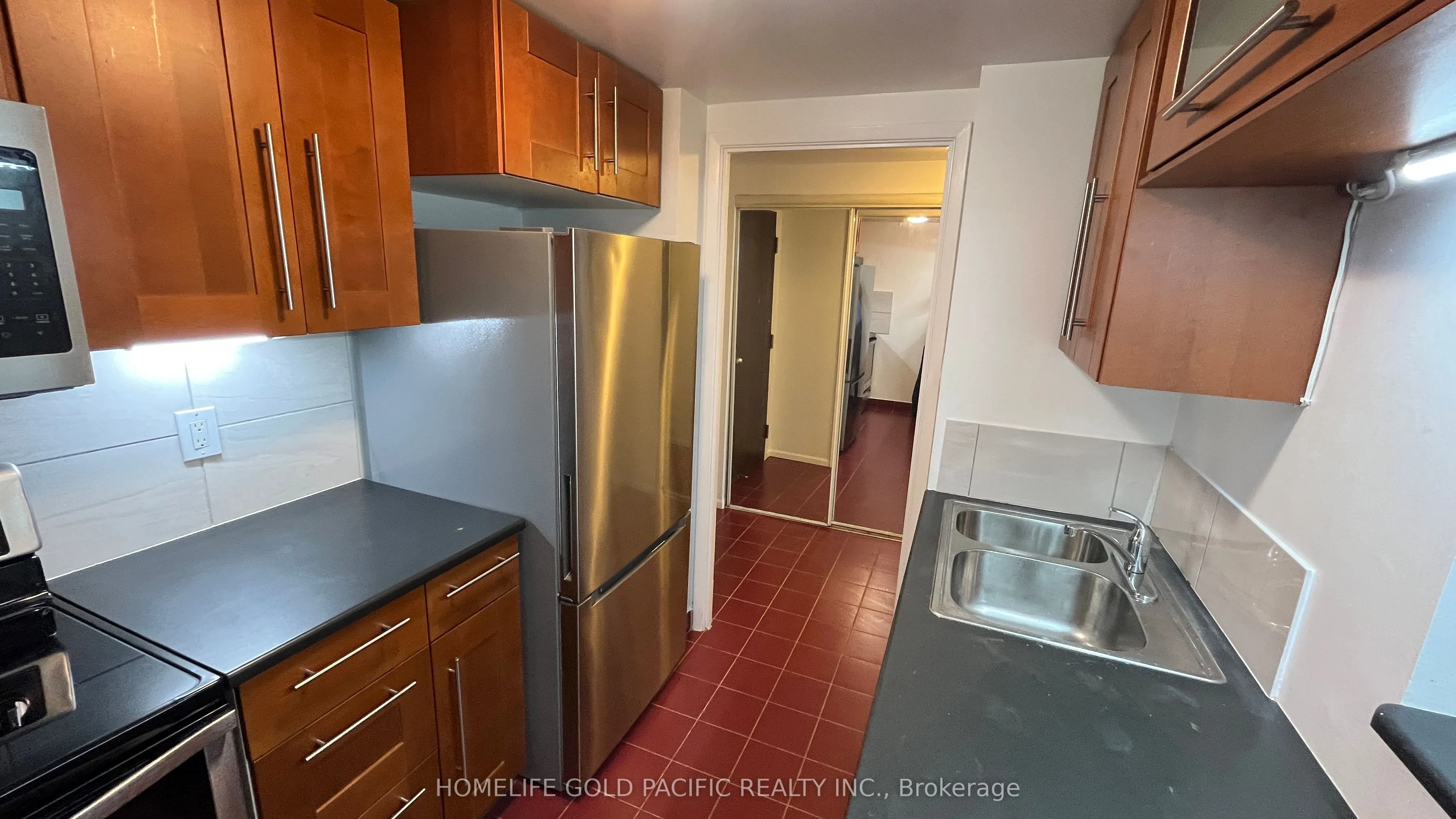717 Bay Street, #803