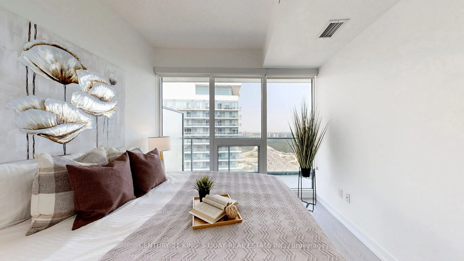 115 Mcmahon Drive, #3808