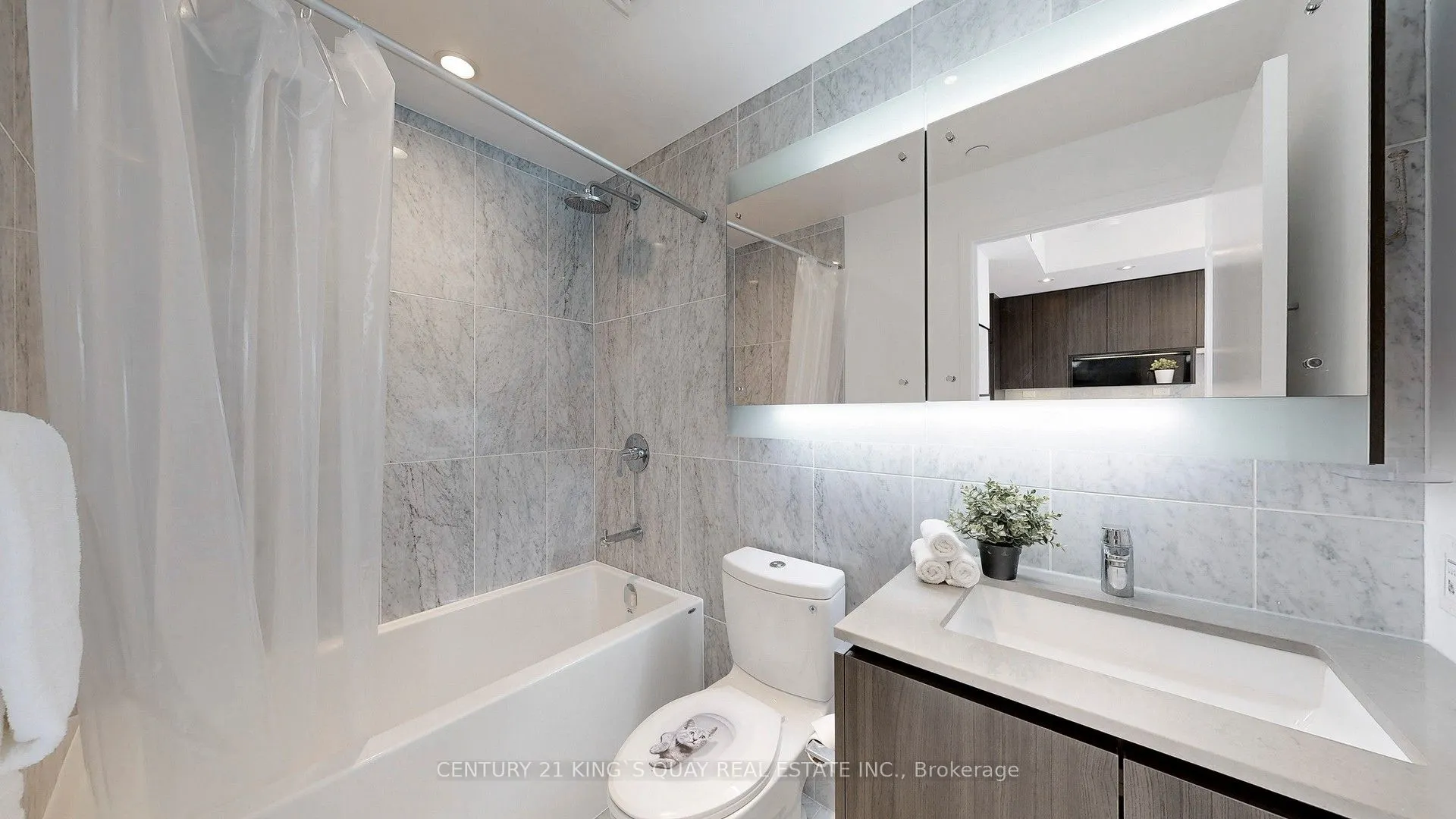 115 Mcmahon Drive, #3808