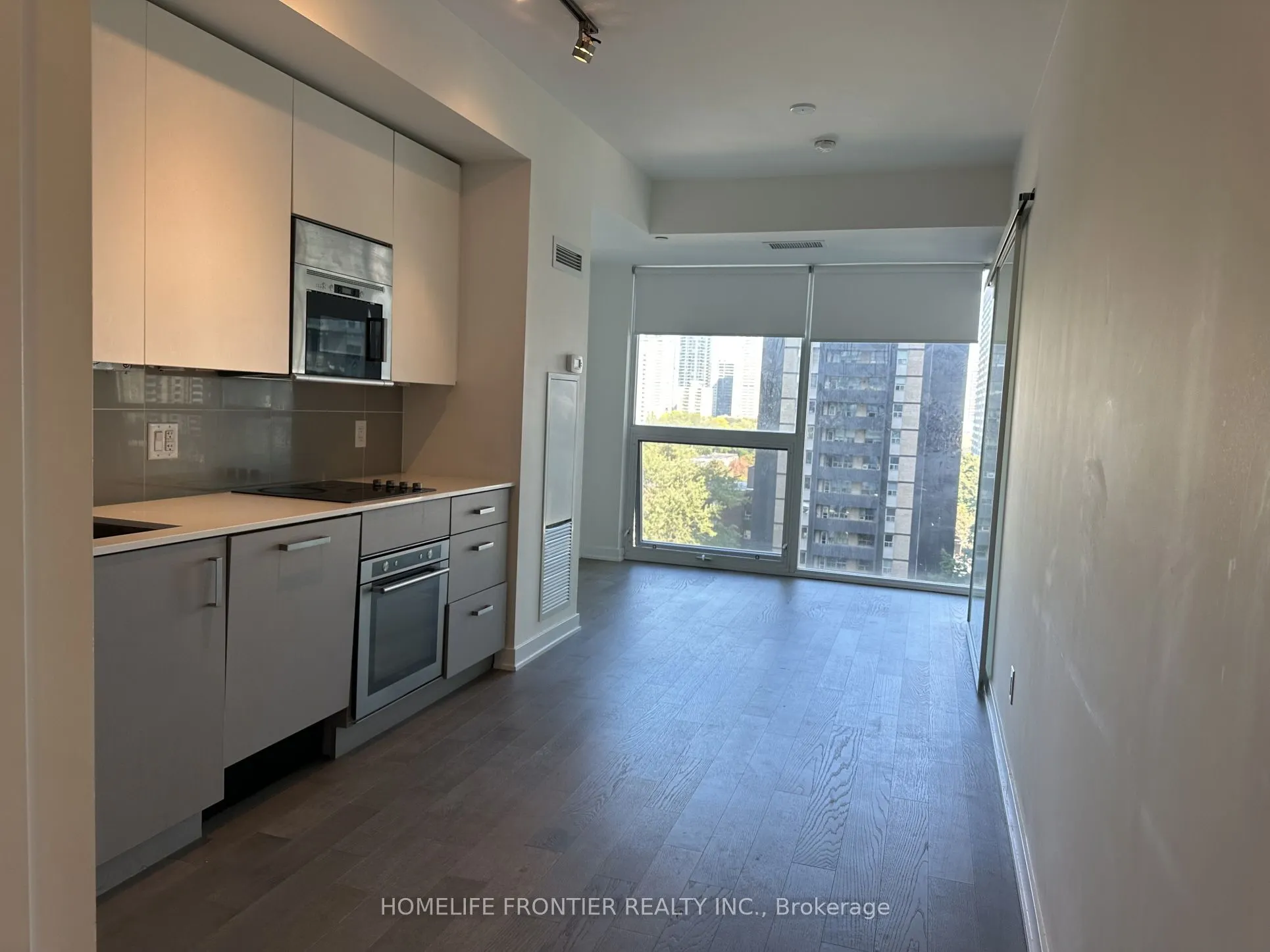 17 Dundonald Street, #907