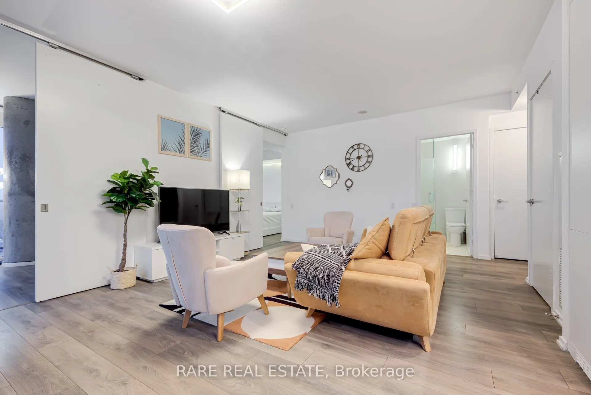125 Peter Street, #2402