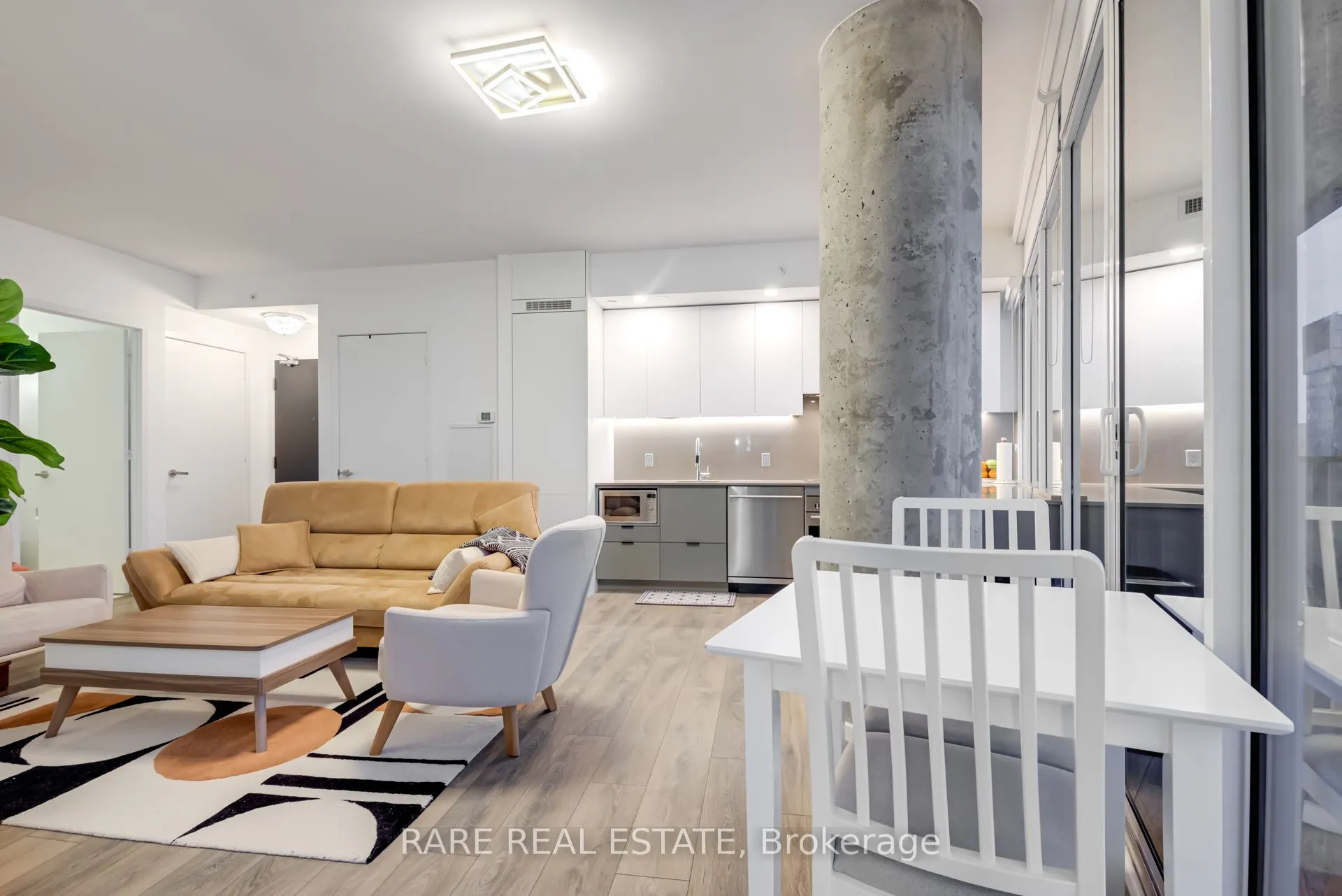 125 Peter Street, #2402