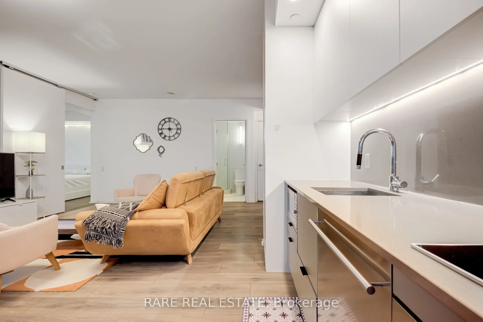 125 Peter Street, #2402