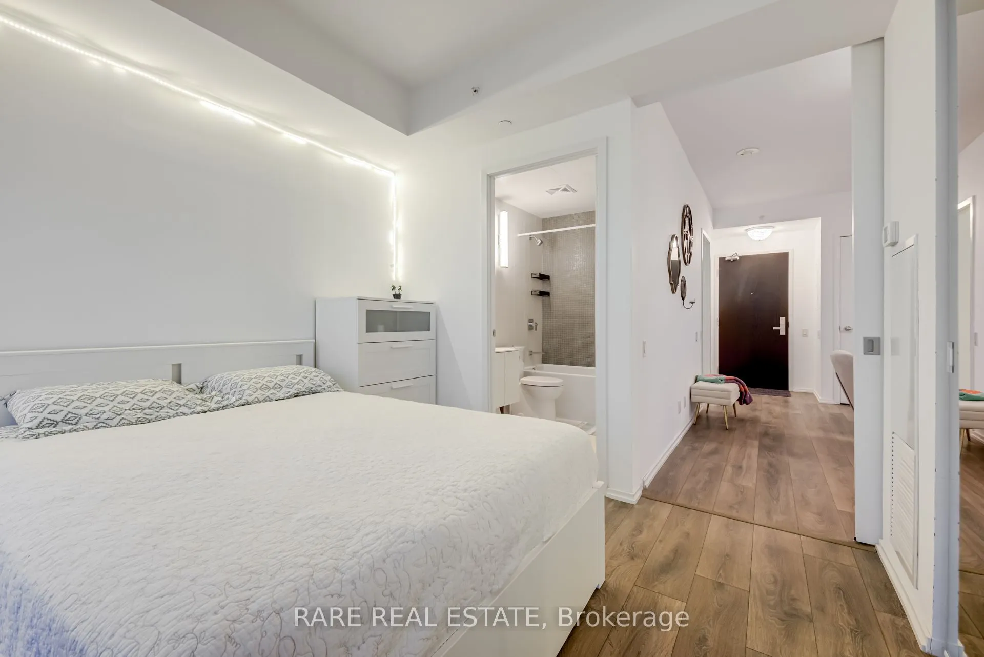 125 Peter Street, #2402