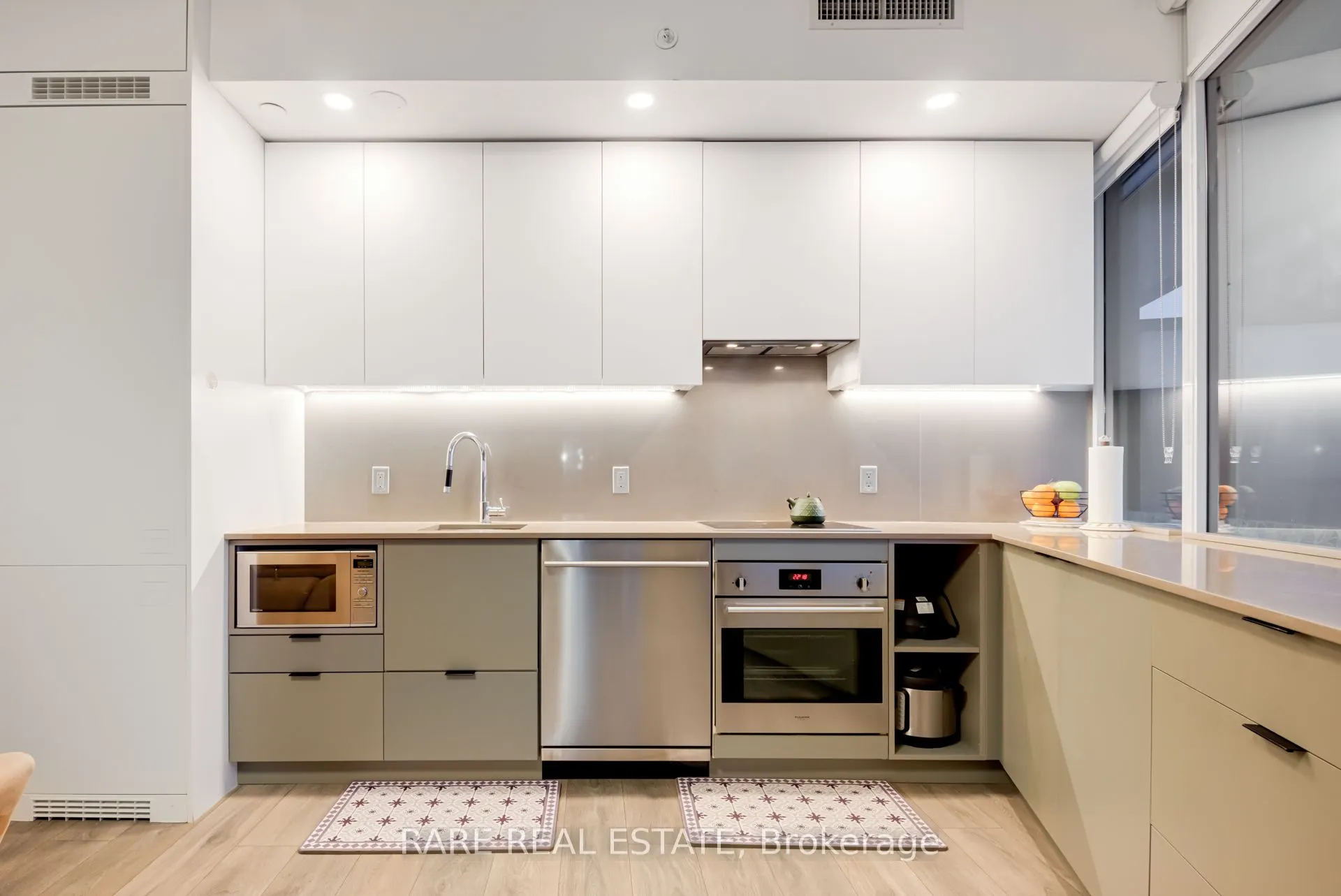 125 Peter Street, #2402