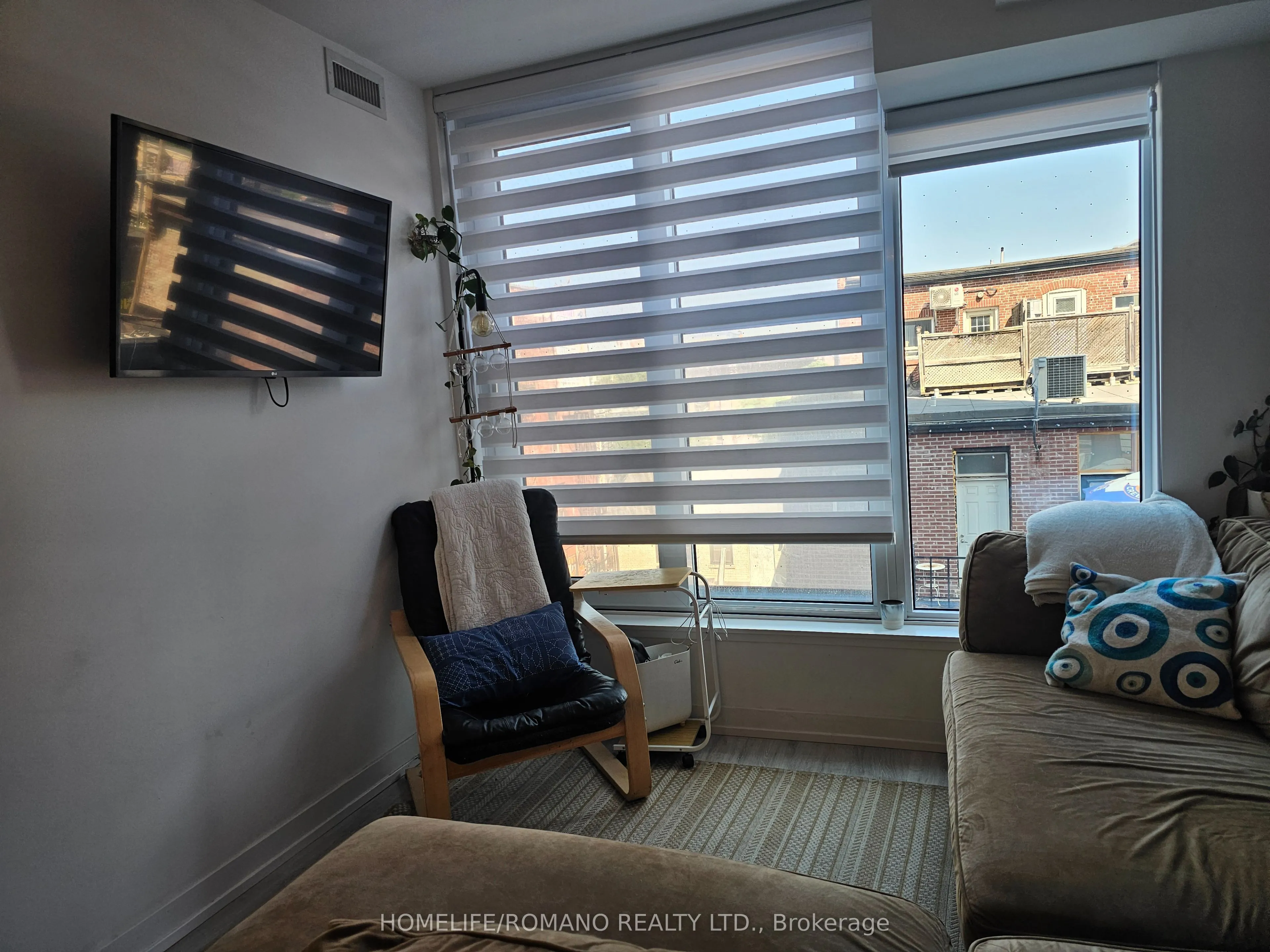 2 Augusta Avenue, #411