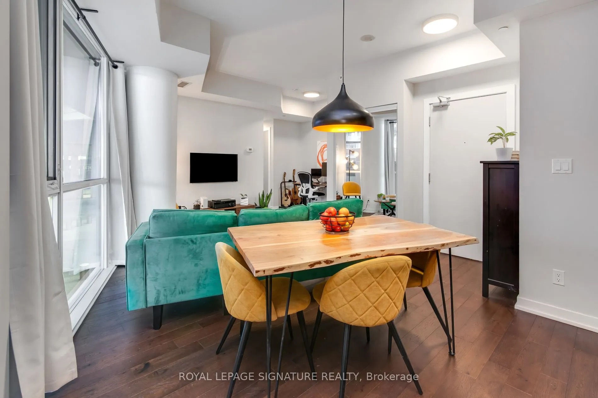 20 Bruyeres Mews, #212