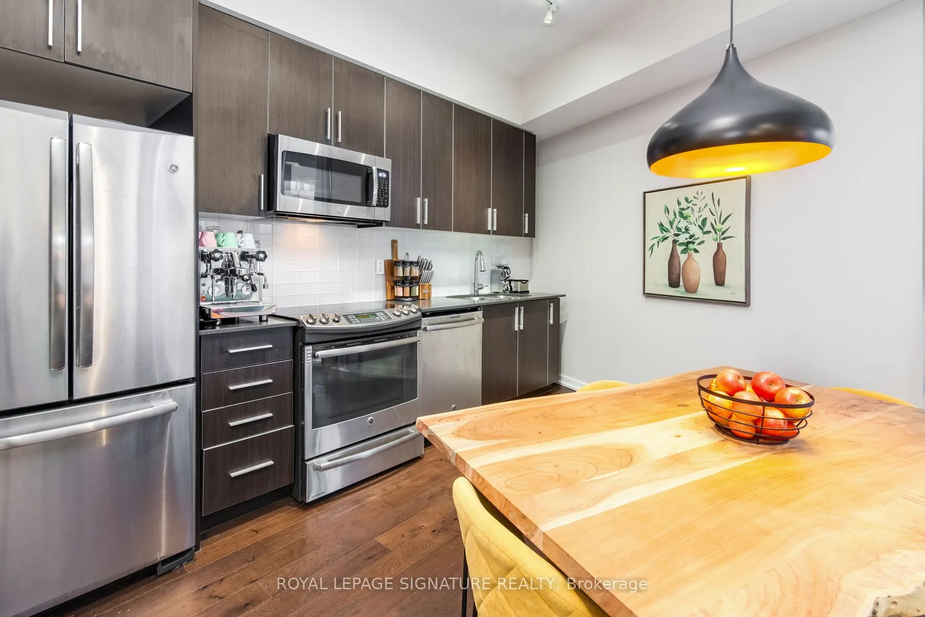 20 Bruyeres Mews, #212