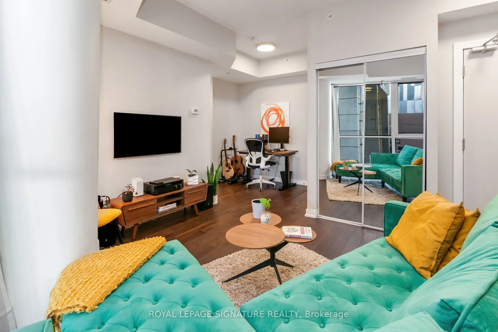20 Bruyeres Mews, #212