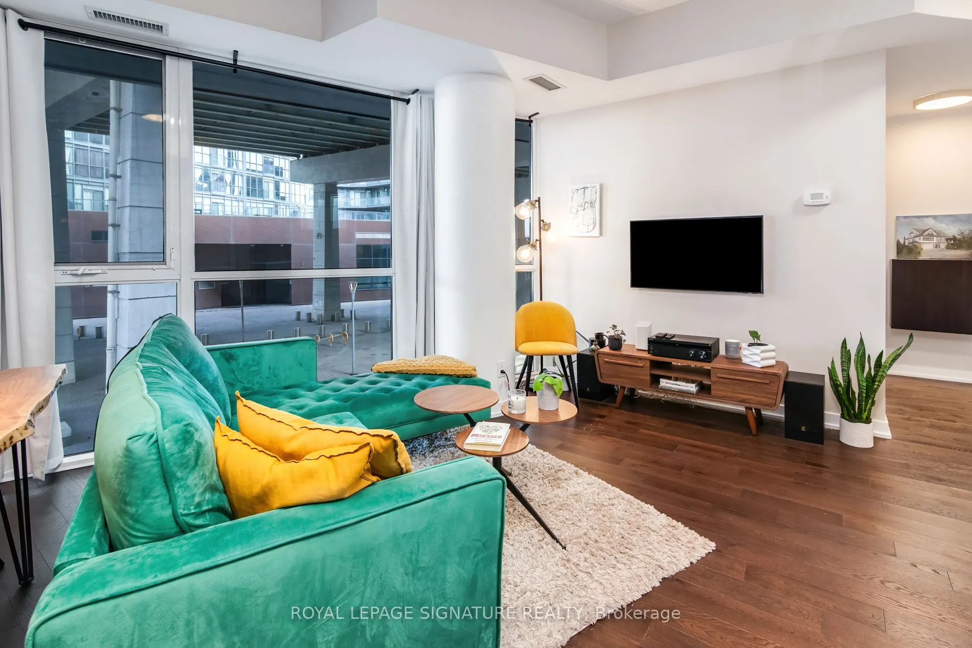 20 Bruyeres Mews, #212