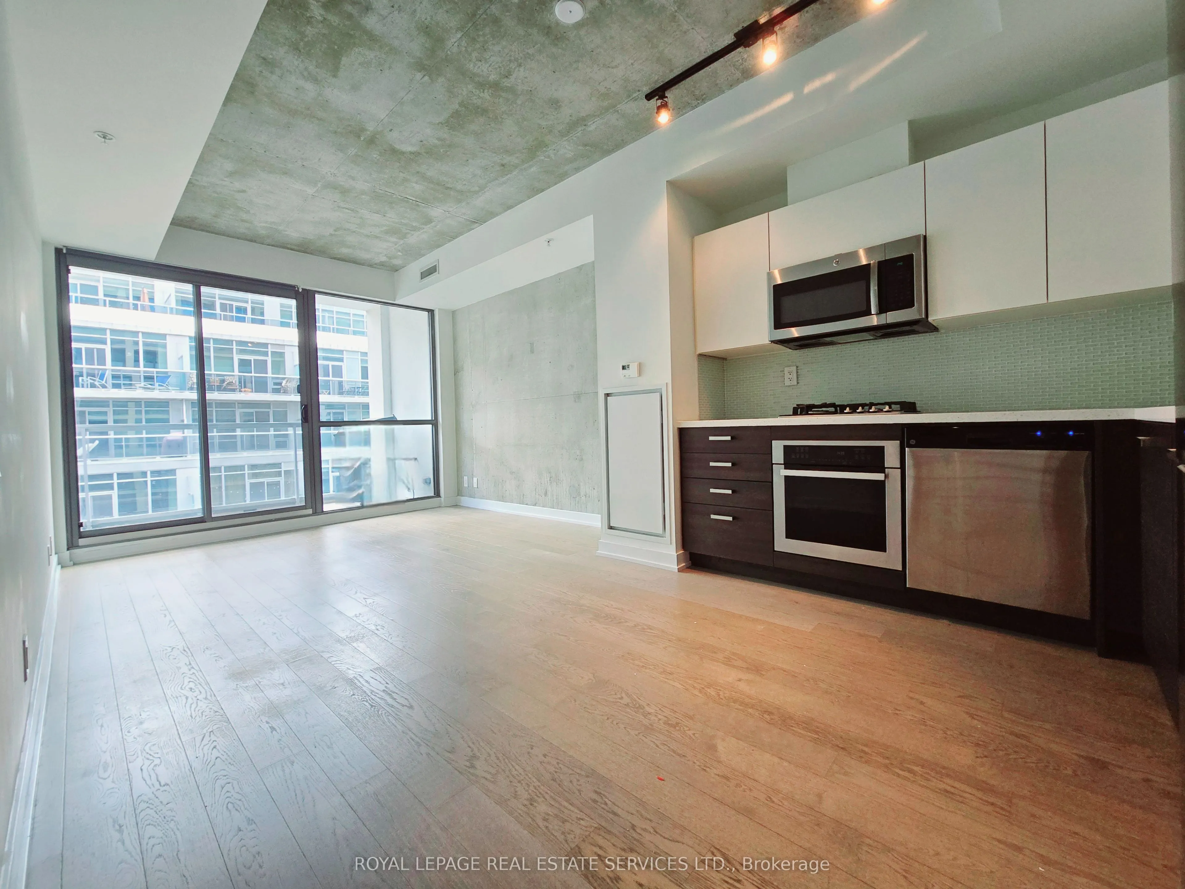 39 Brant Street, #714