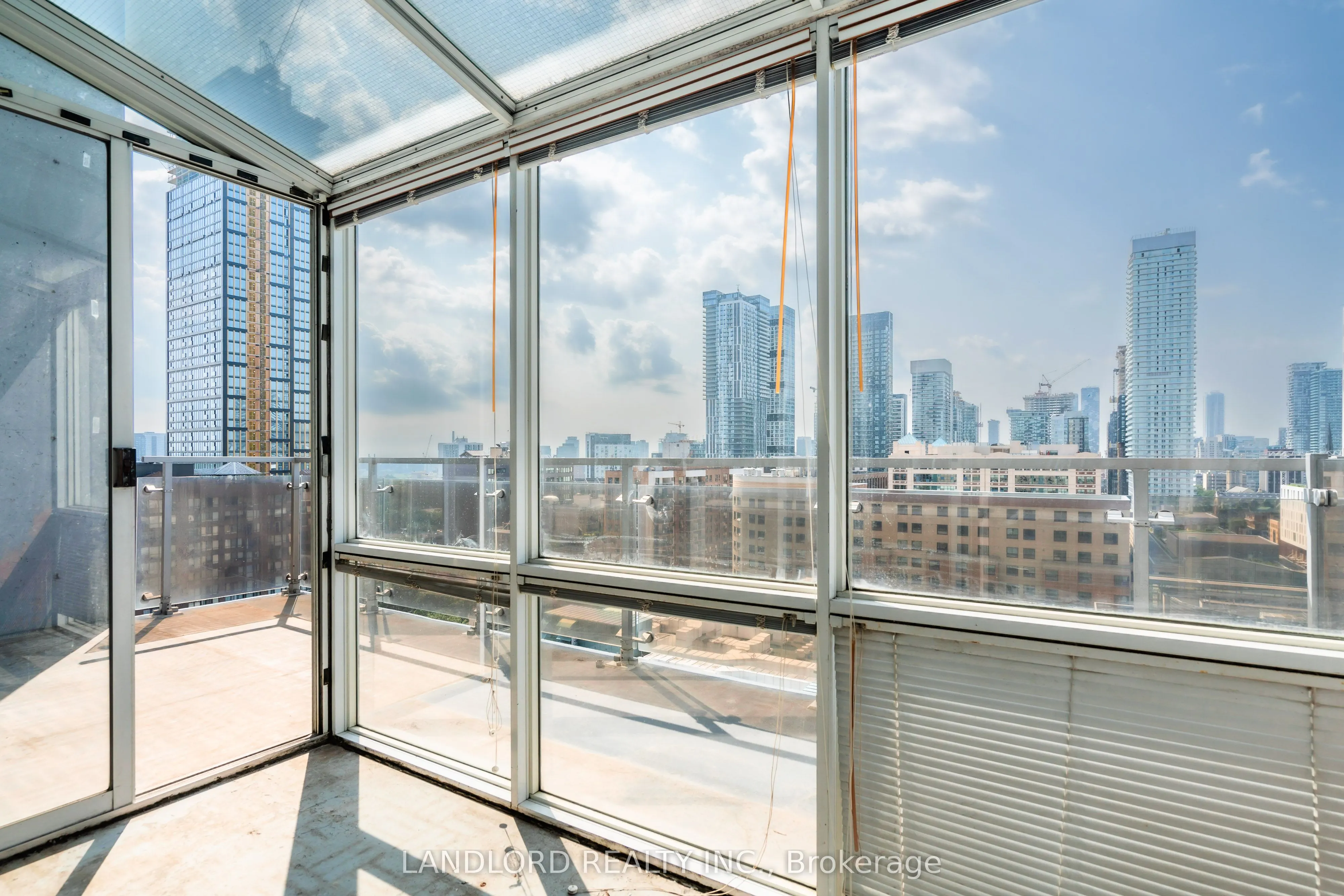 86 Gerrard Street E, #14E