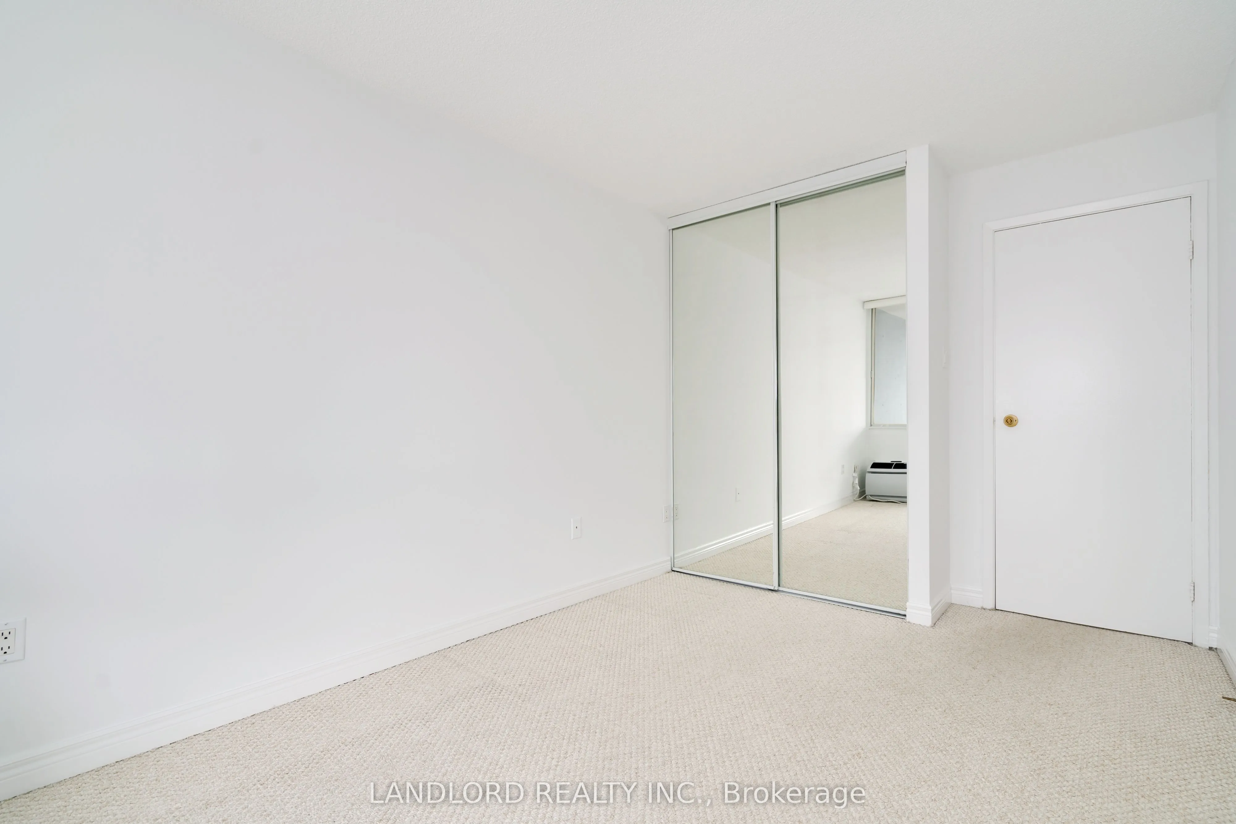 86 Gerrard Street E, #14E