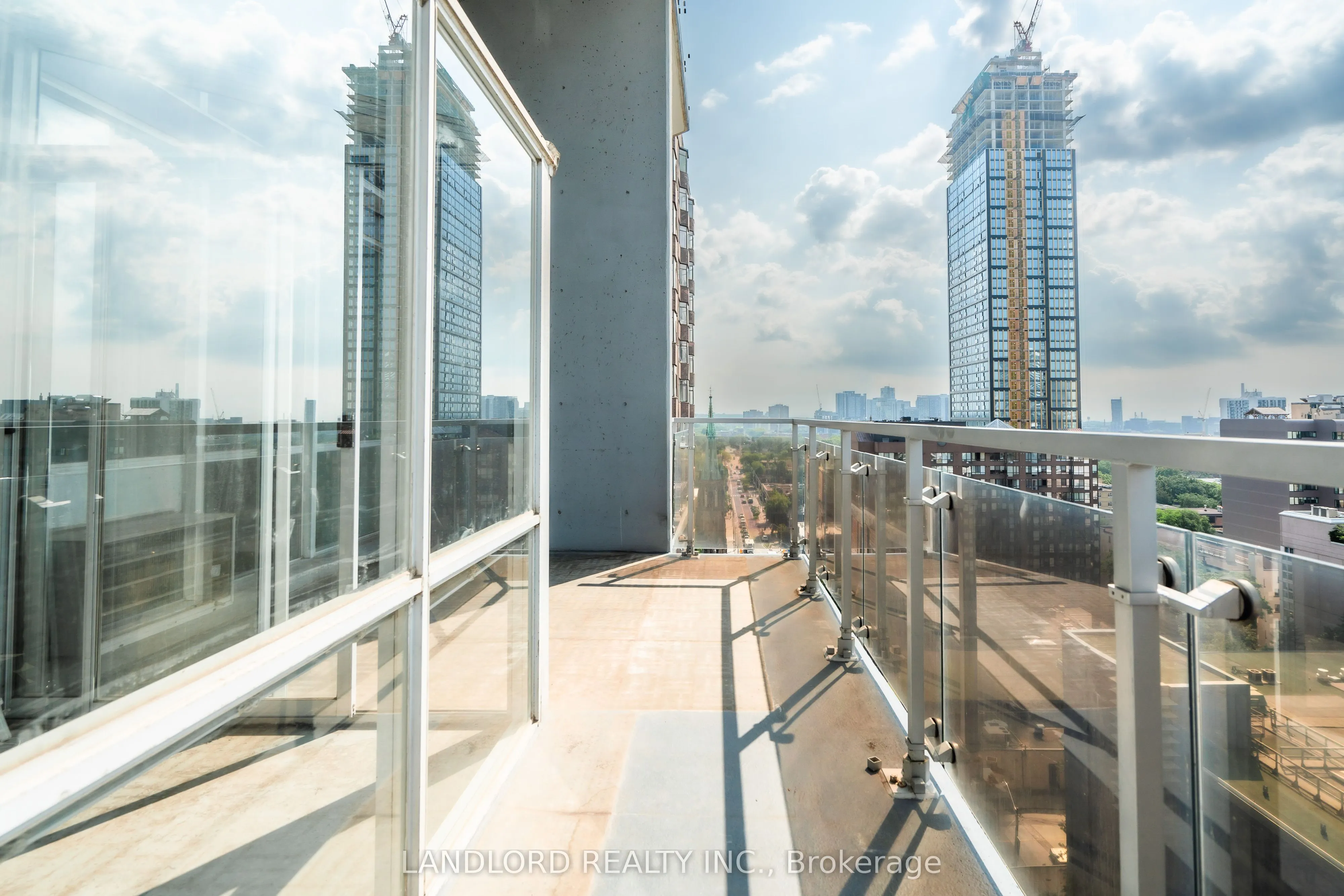 86 Gerrard Street E, #14E