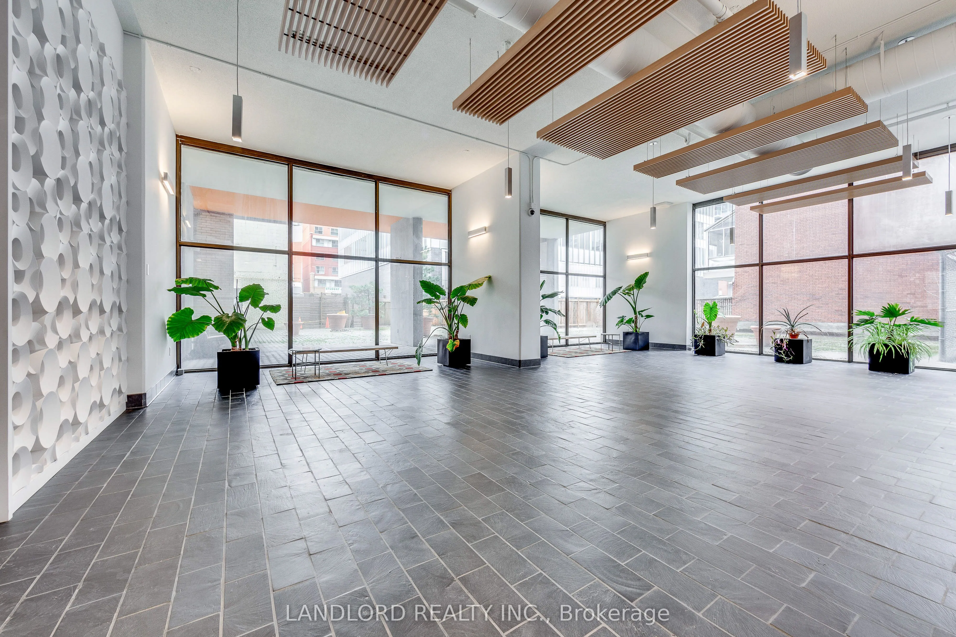 86 Gerrard Street E, #14E