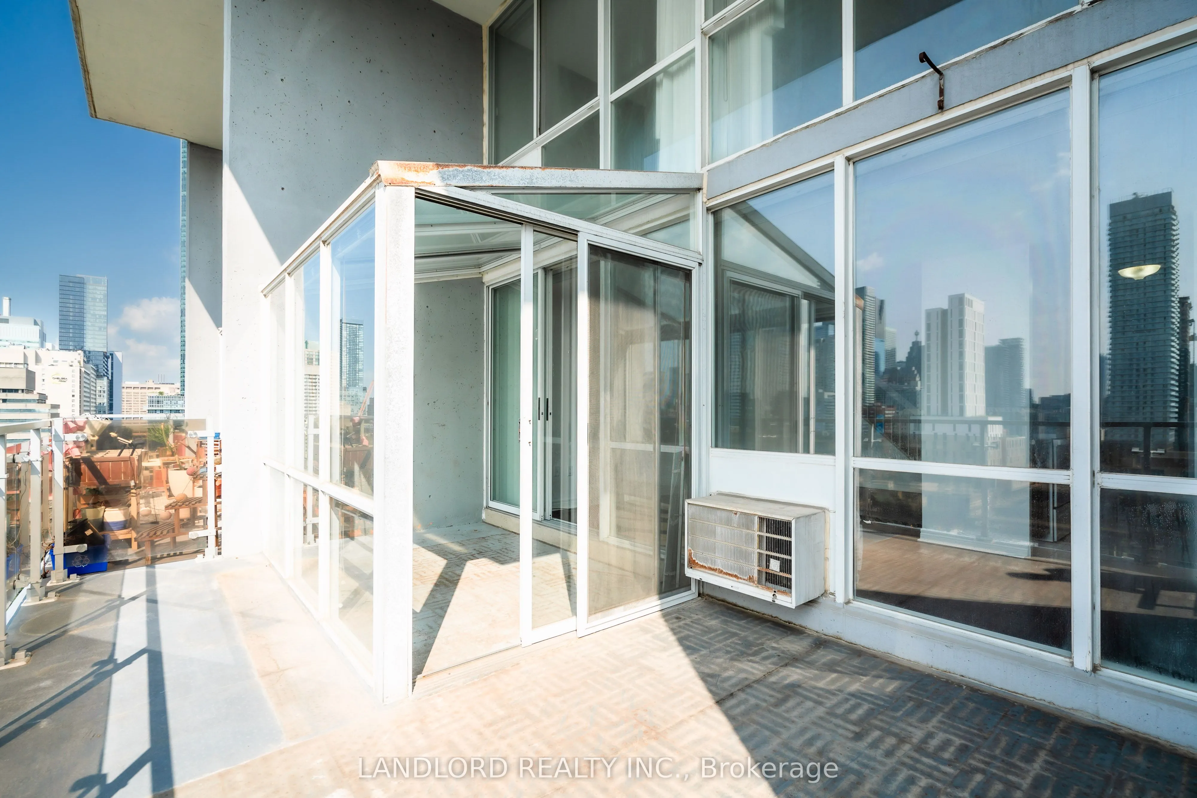 86 Gerrard Street E, #14E