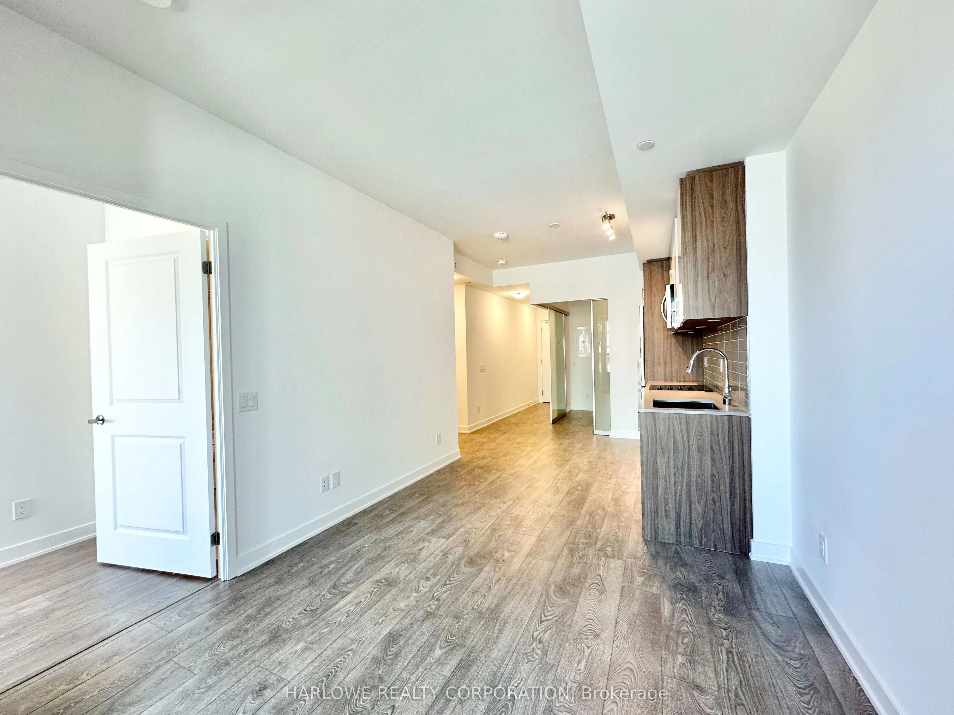 543 Richmond Street W, #608