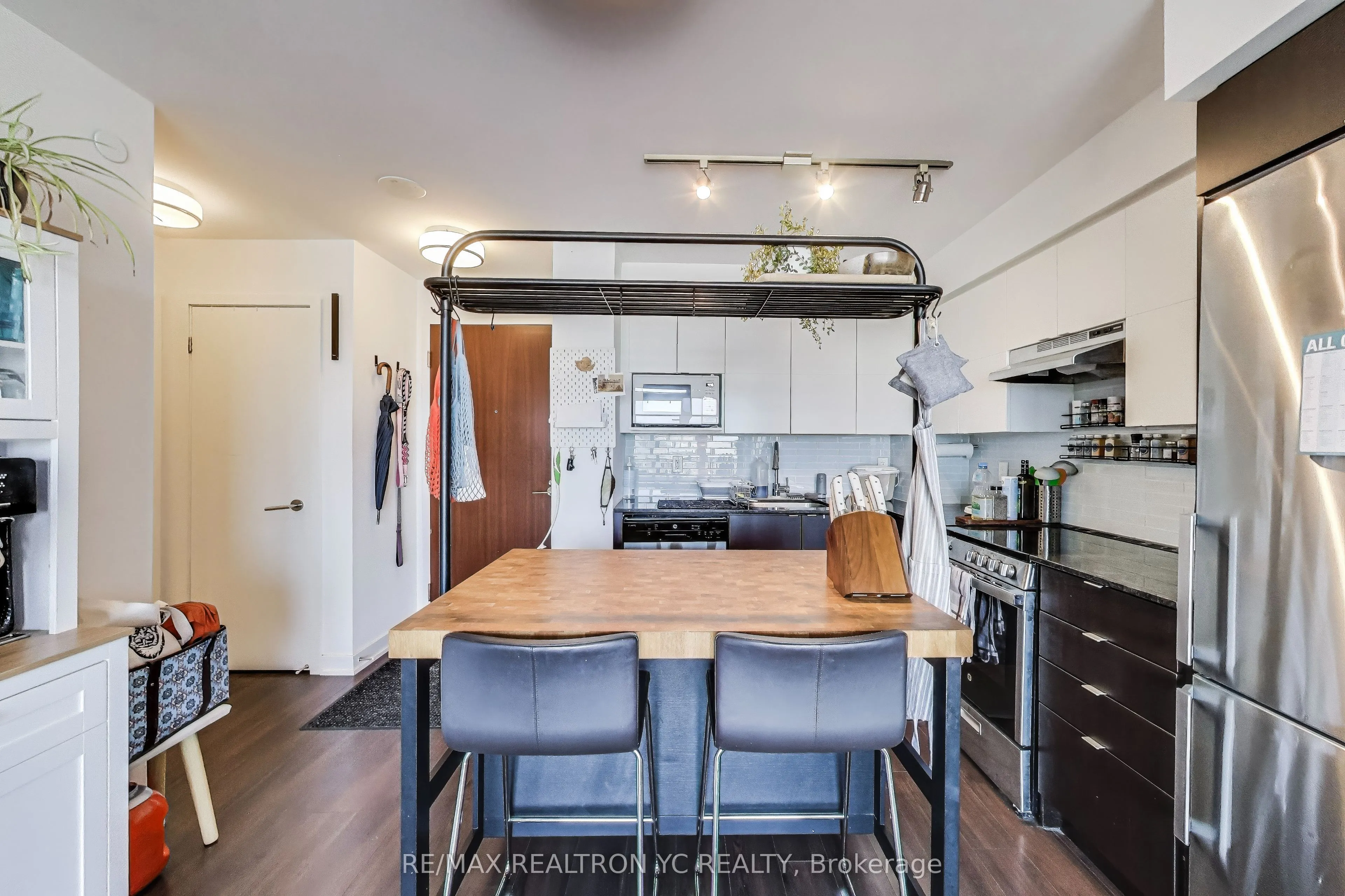 120 Varna Drive, #520