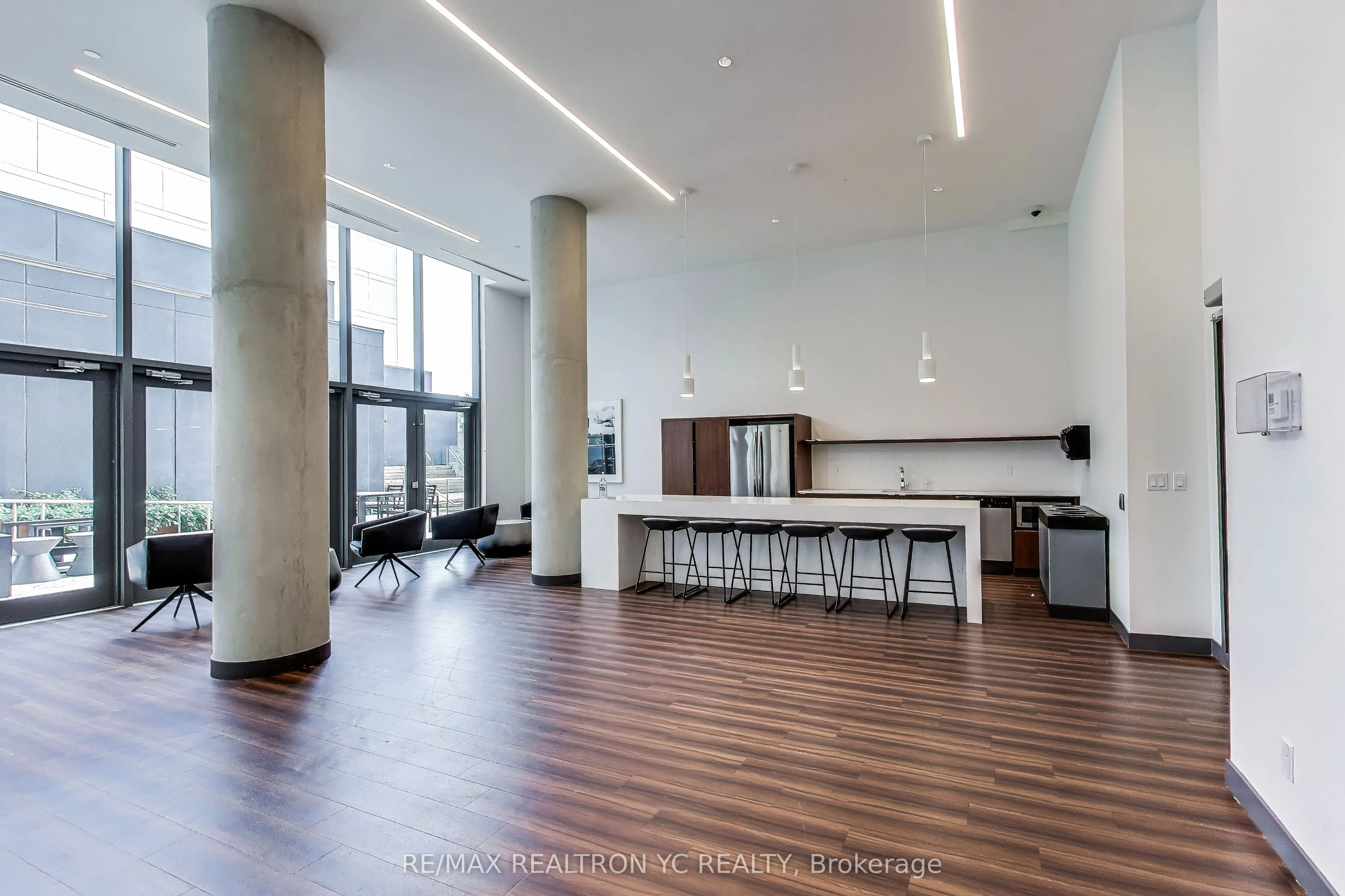 120 Varna Drive, #520